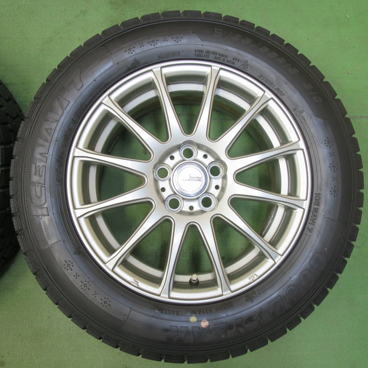 バリ溝！キレイ！9.5分★プリウス 等 195/65R15 スタッドレス グッドイヤー アイスナビ7 ravrion LUMIERE ラブリオン 15インチ PCD100/5H★5082604イス