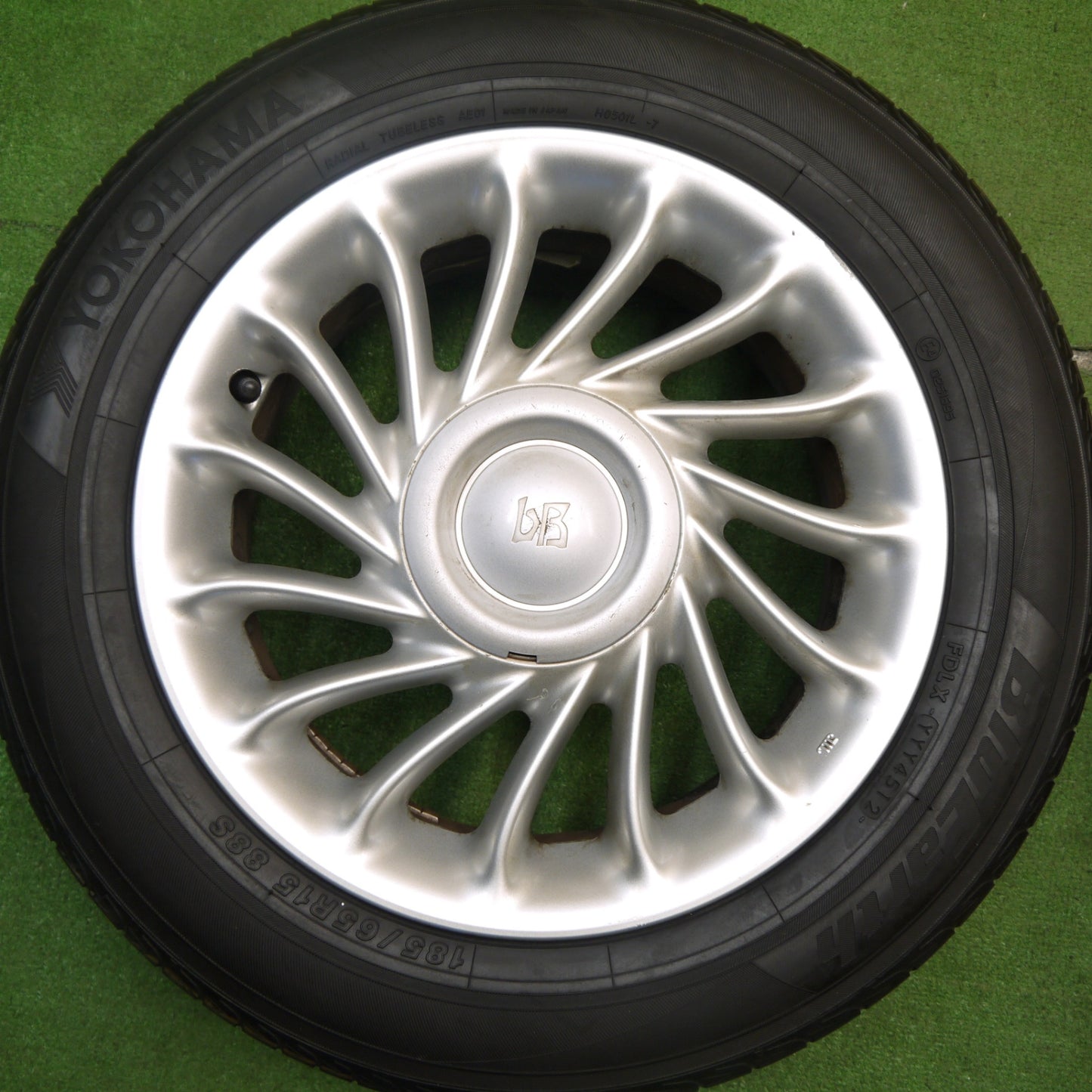 [送料無料] バリ溝！9分★トヨタ bB 純正 185/65R15 ヨコハマ ブルーアース AE01 15インチ PCD100/4H★5040702Hノ