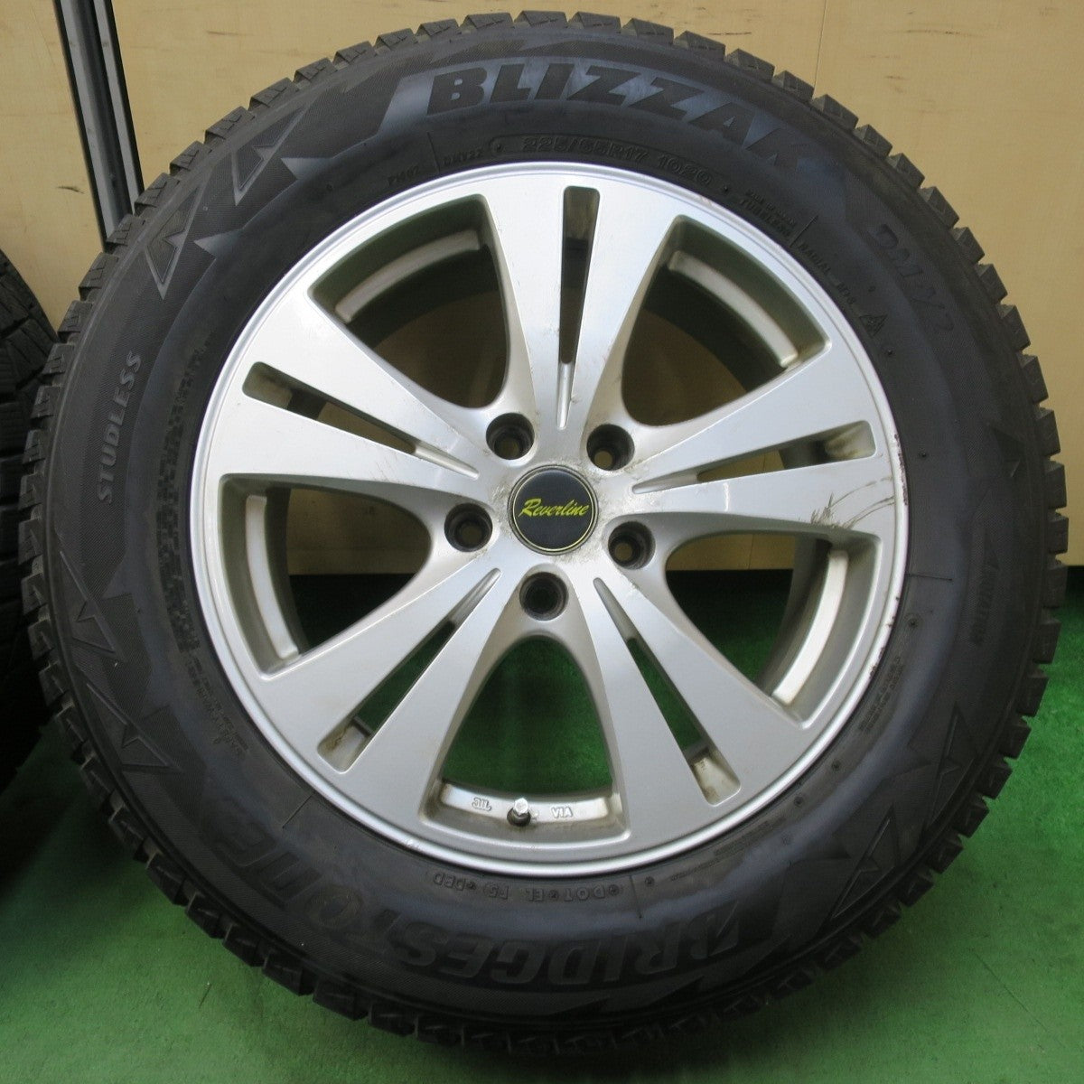 4本価格★スタッドレス 225/65R17 ブリヂストン ブリザック DM-V2 Reverline リバーライン 17インチ PCD114.3/5H★5032601イス