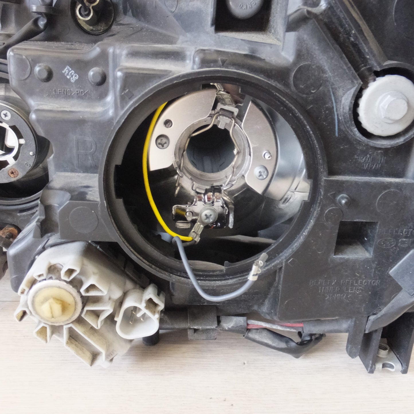 [送料無料] ★スバル SUBARU 純正 フォレスター SH5 SH9 ヘッドライト ICHIKOH 1825 R 右　HID球欠品★