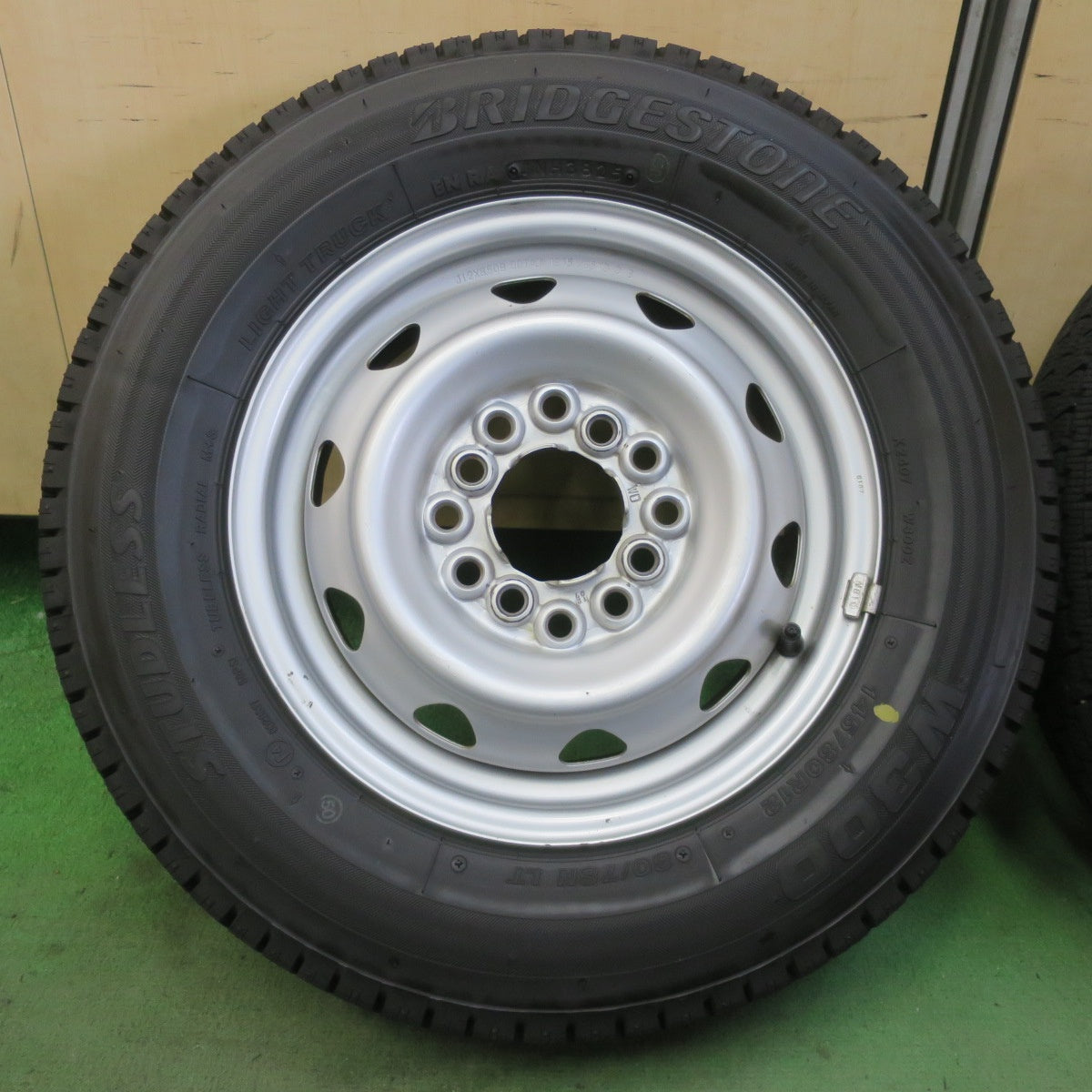 バリ溝！25年！キレイ！9.5分以上★スタッドレス 145/80R12 80/78N ブリヂストン W300 スチール ホイール 12インチ PCD100 110 114.3/4H マルチ★6041807イス