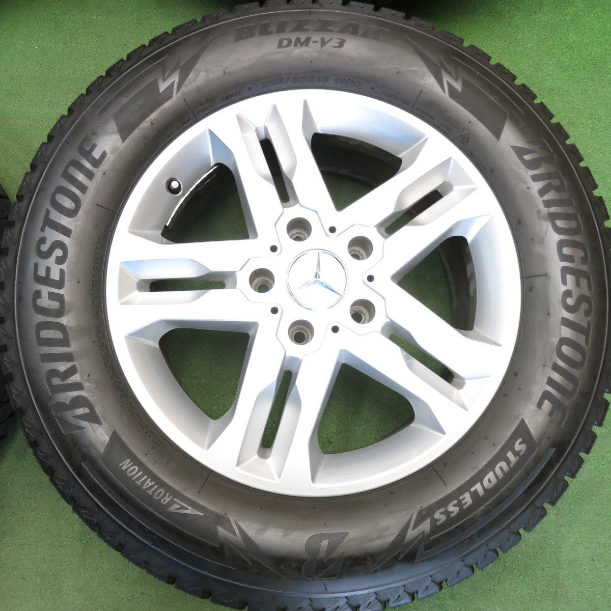 バリ溝！キレイ！9.5分以上★ベンツ W463 Gクラス ゲレンデ 純正 265/60R18 スタッドレス ブリヂストン ブリザック DM-V3 18インチ PCD130/5H★6052405HAス