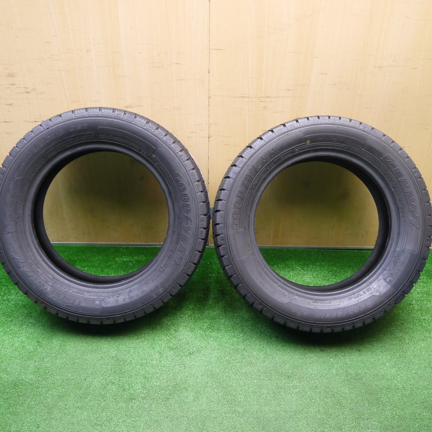 未使用！22年！2本★スタッドレス 205/60R16 グッドイヤー アイスナビ7 タイヤ 16インチ ノア ヴォクシー プリウスα ステップワゴン 等★5110706Hスタ