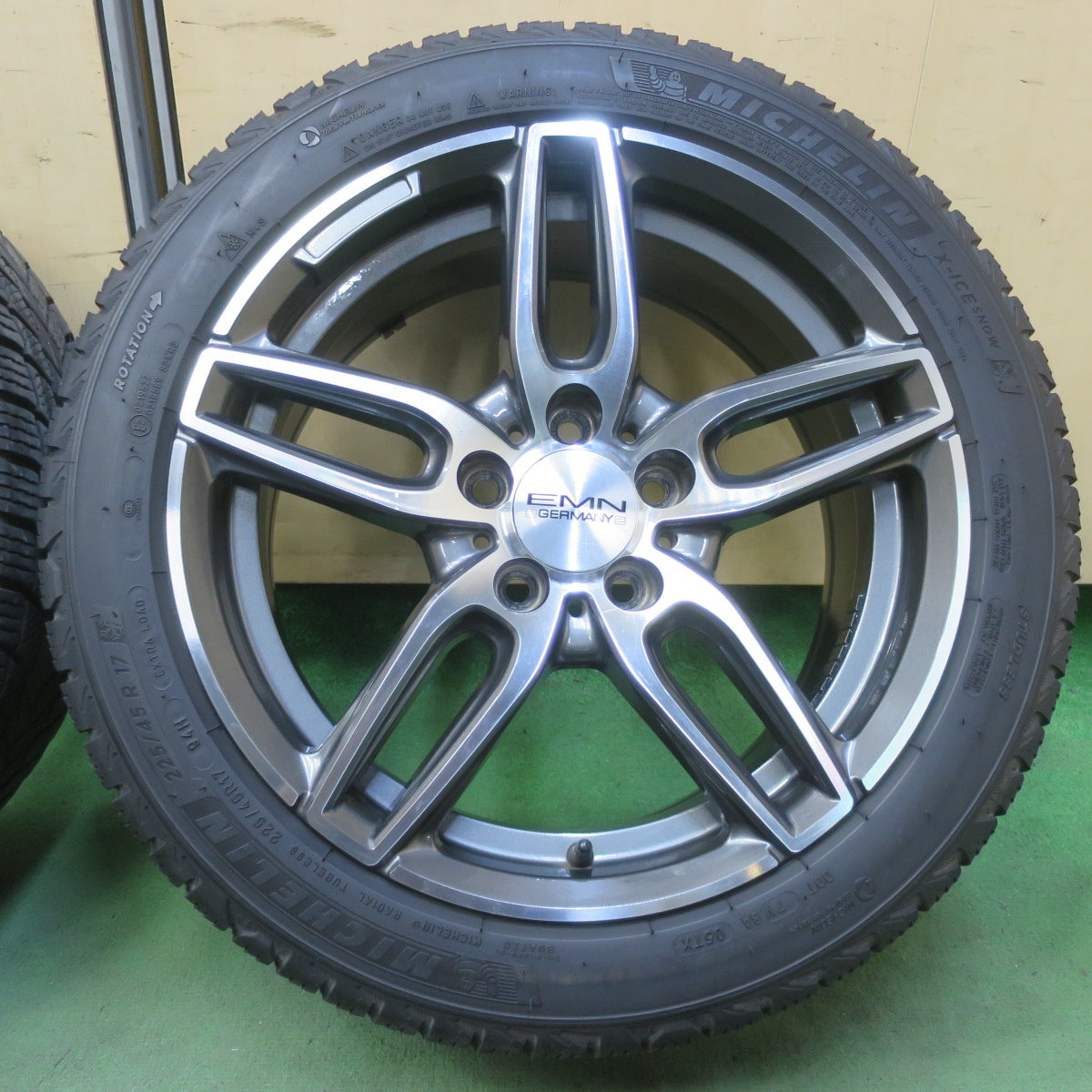 バリ溝！8.5分◎ベンツ 等 EMN GERMANY 225/45R17 スタッドレス ミシュラン X-ICE SNOW 17インチ PCD112/5H◎6072008イス