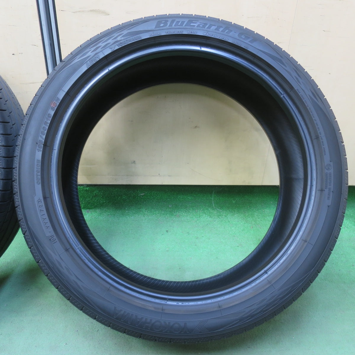 バリ溝！23年！8.5分★195/50R19 ヨコハマ BluEarth-GT AE51 AE51J タイヤ 19インチ 60系 プリウス 等★6051601イノタ