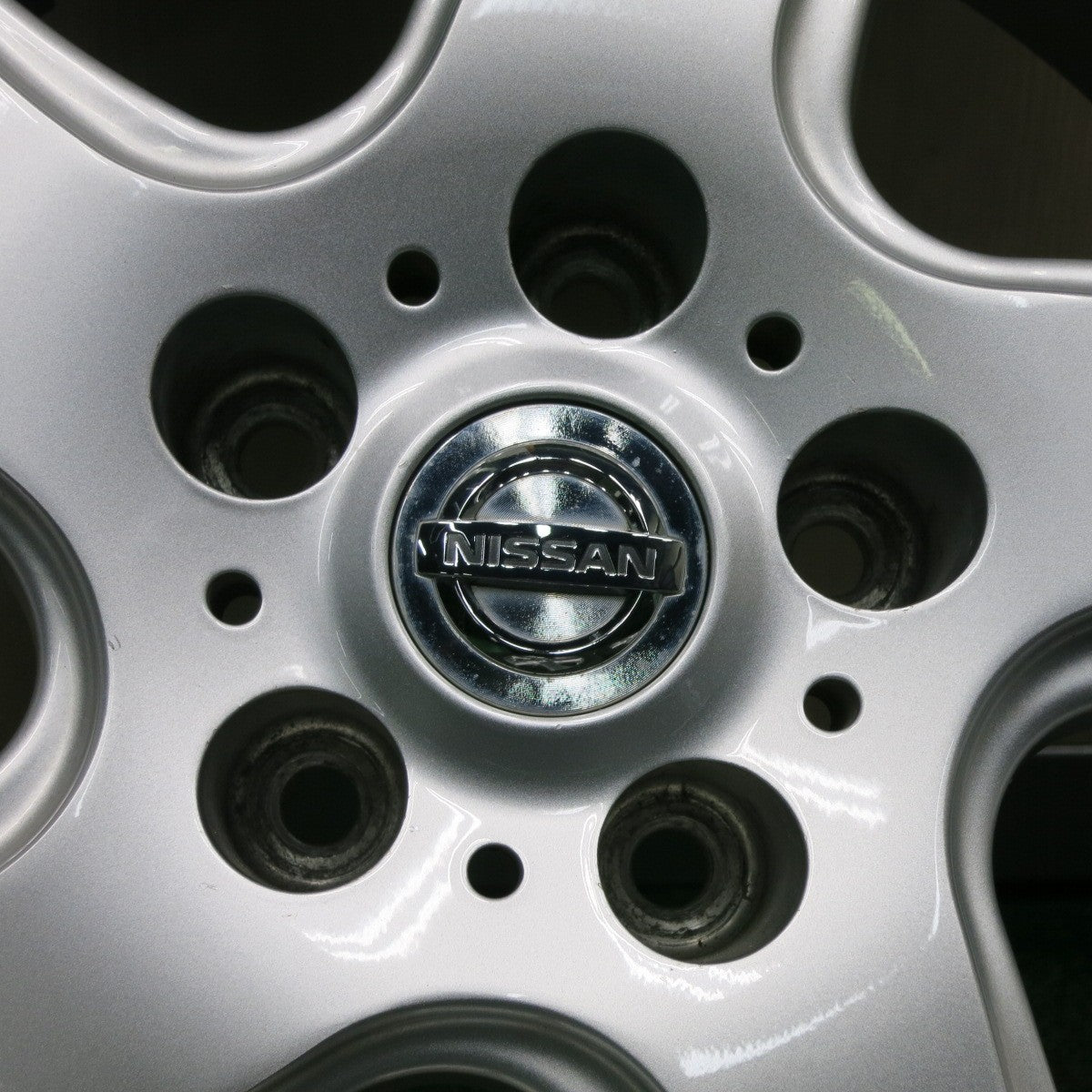 *送料無料* キレイ★日産 エクストレイル 純正 OP 235/65R18 スタッドレス ブリヂストン ブリザック DM-V1 PCD114.3/5H★4040305TNス