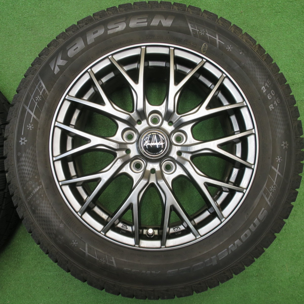 バリ溝！22年！キレイ！9.5分★スタッドレス 215/60R16 カプセン Snowshoes AW33 Exceeder エクシーダー 16インチ PCD114.3/5H★5121804NJス
