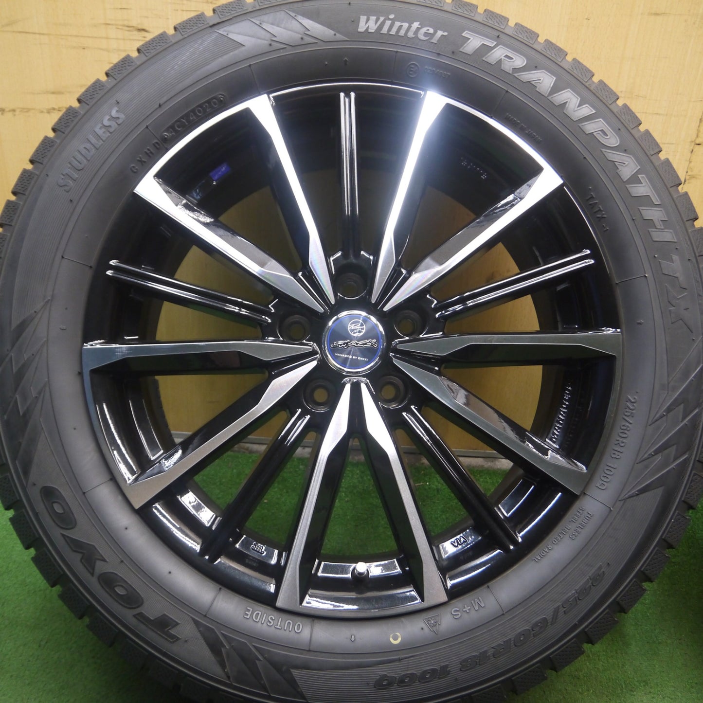 *送料無料* バリ溝！20年！キレイ！9.5分以上★スタッドレス 225/60R18 トーヨー ウインター トランパス TX SMACK ENKEI スマック エンケイ 18インチ PCD114.3/5H★4052008Hス