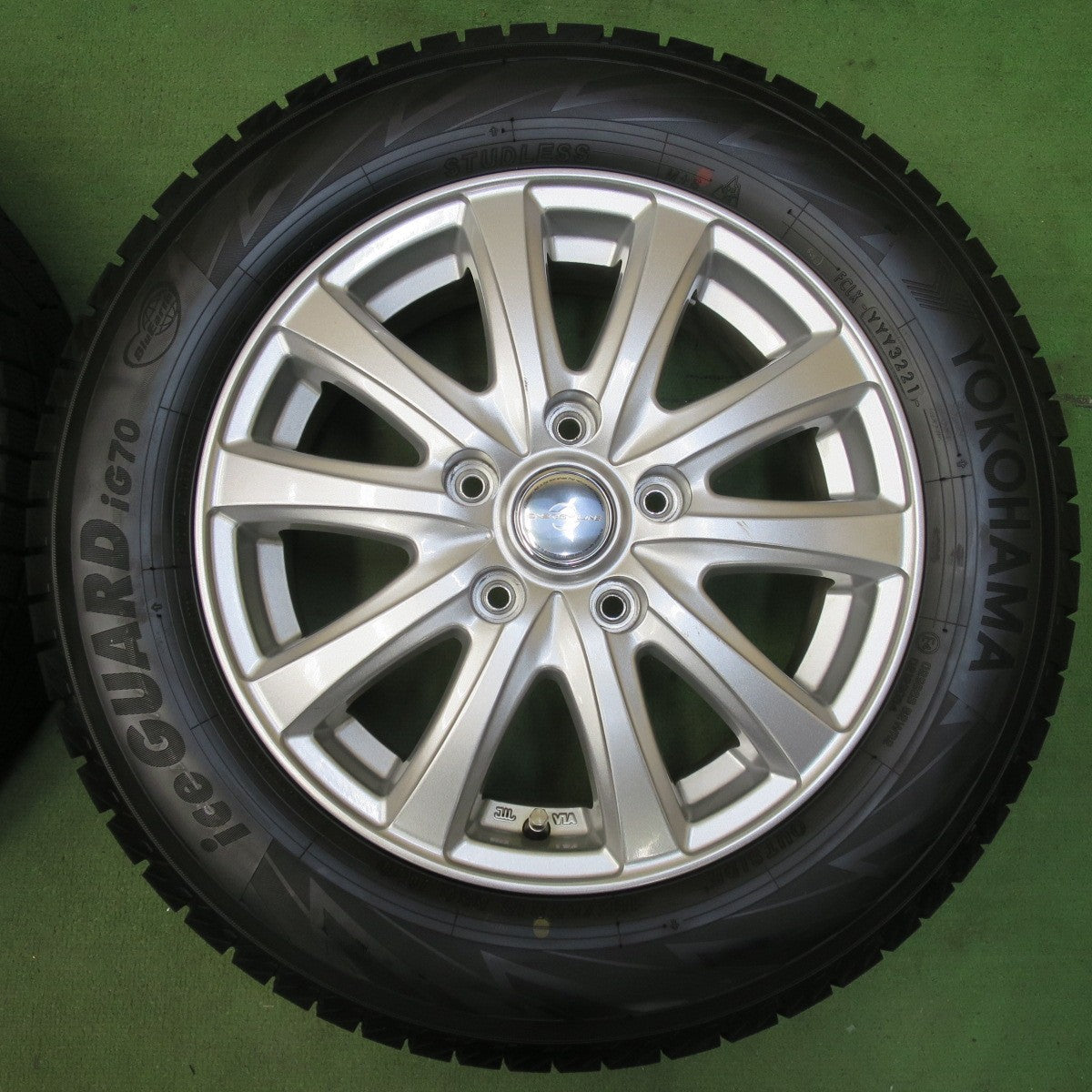 バリ溝！21年！キレイ！9.5分以上★スタッドレス 185/65R15 ヨコハマ アイスガード iG70 ENERGY LINE エナジー ライン 15インチ PCD114.3/5H★5103107イス