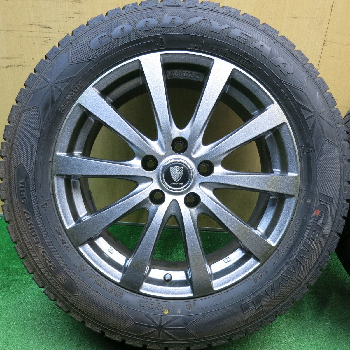 バリ溝！キレイ！9.5分以上★スタッドレス 225/60R17 グッドイヤー アイスナビ6 MANARAY SPORT マナレイ スポーツ 17インチ PCD114.3/5H★6020512HAス