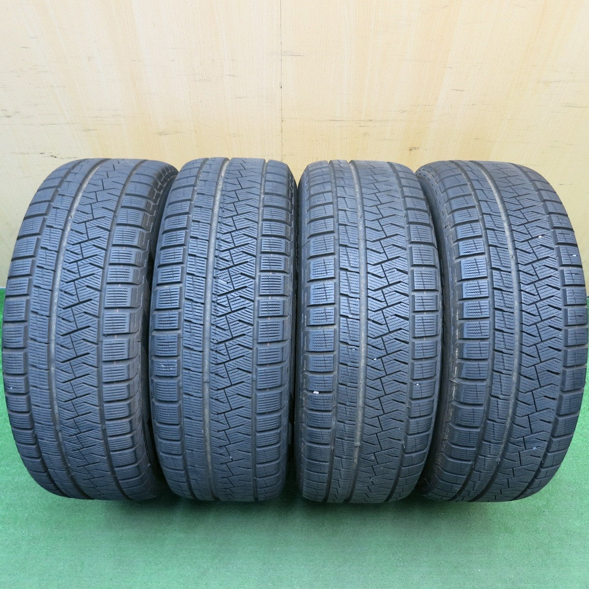 バリ溝！9.5分以上★スタッドレス 215/60R17 ピレリ アイスアシンメトリコ プラス JOKER ジョーカー 17インチ PCD114.3/5H★6040504HAス
