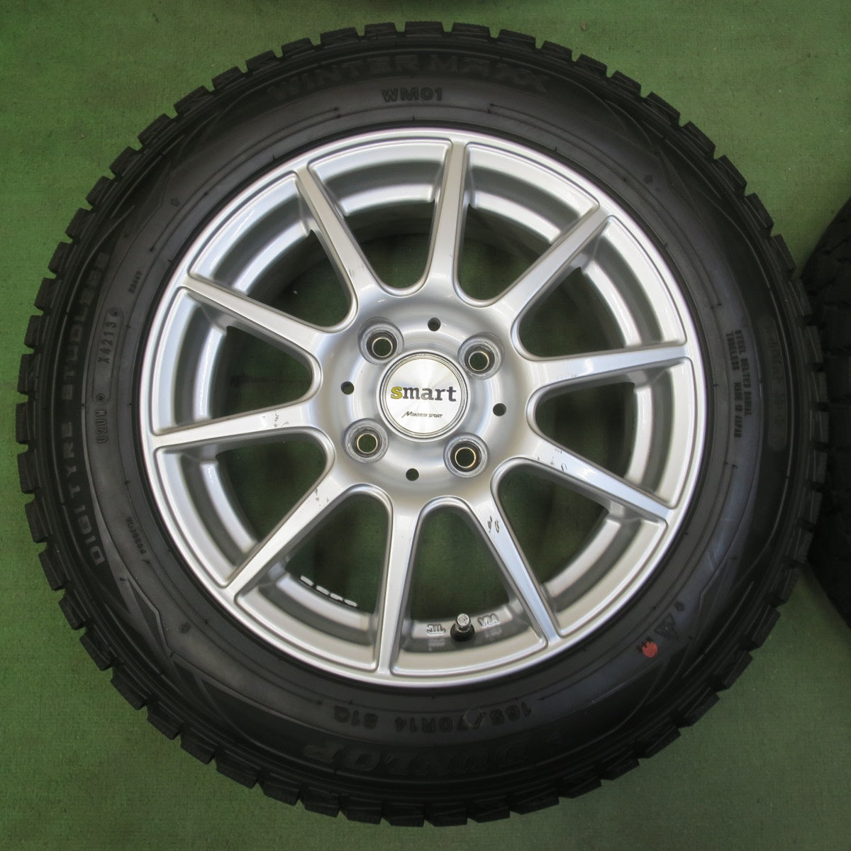 バリ溝！キレイ！9.5分以上◎スタッドレス 165/70R14 ダンロップ ウインターマックス WM01 smart MANARAY SPORT スマート マナレイ スポーツ 14インチ PCD100/4H◎6071805イス