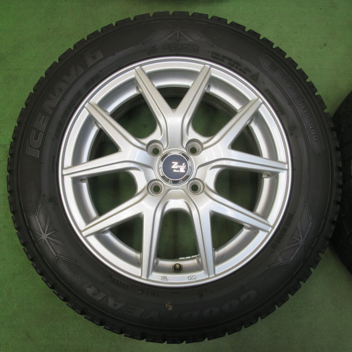 バリ溝！キレイ！9.5分★スタッドレス 185/65R15 グッドイヤー アイスナビ6 Zmeist M5 15インチ PCD100/4H★5121304イス
