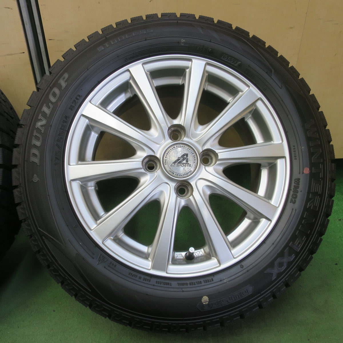 ほぼ未使用！24年★スタッドレス 175/65R14 ダンロップ ウインターマックス WM02 AZ SPORTS AZスポーツ 14インチ PCD100/4H★6052202イス