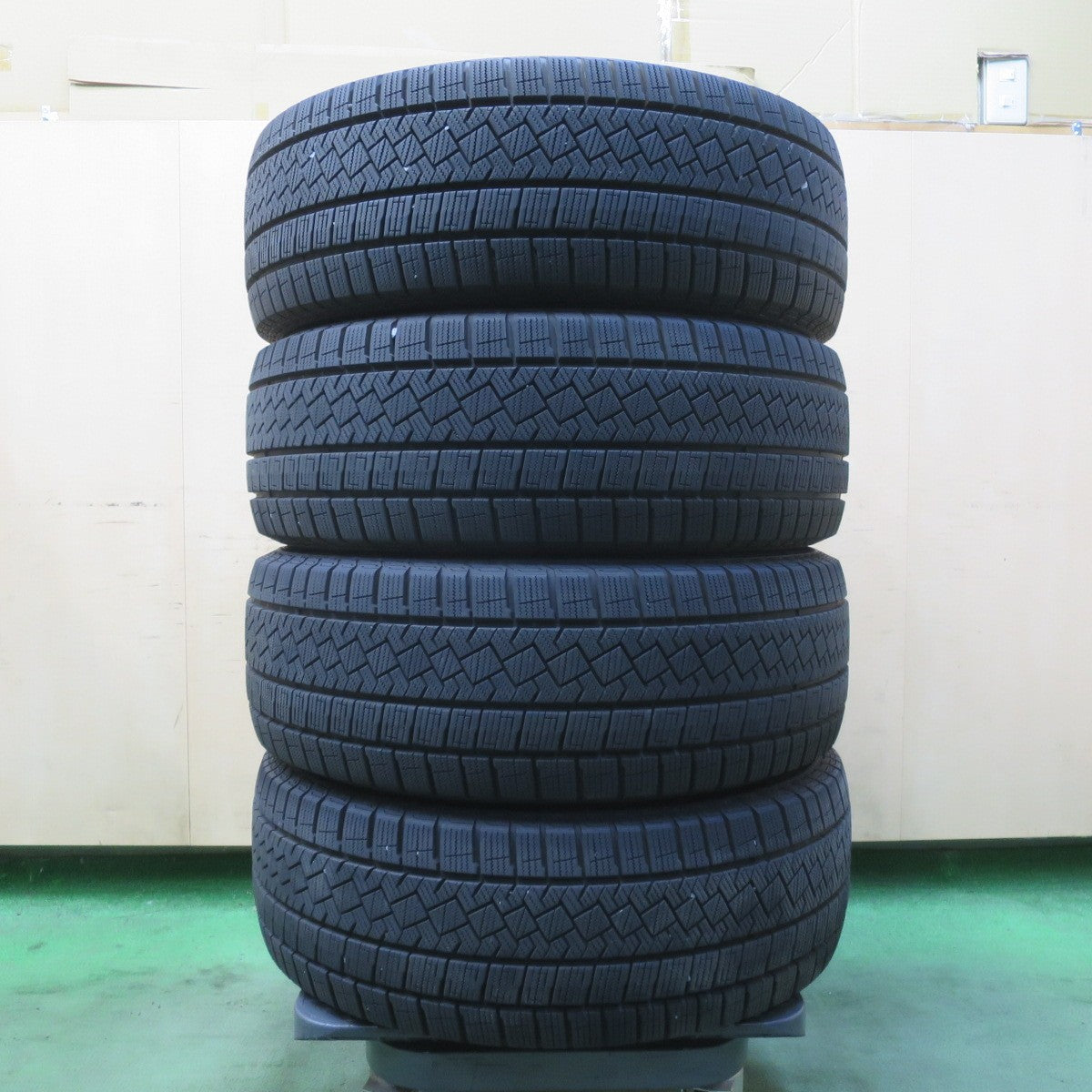 バリ溝！24年！9.5分★プリウス 等 215/45R17 スタッドレス ピレリ アイスゼロ アシンメトリコ FEID フェイド 17インチ PCD100/5H★6032504イス