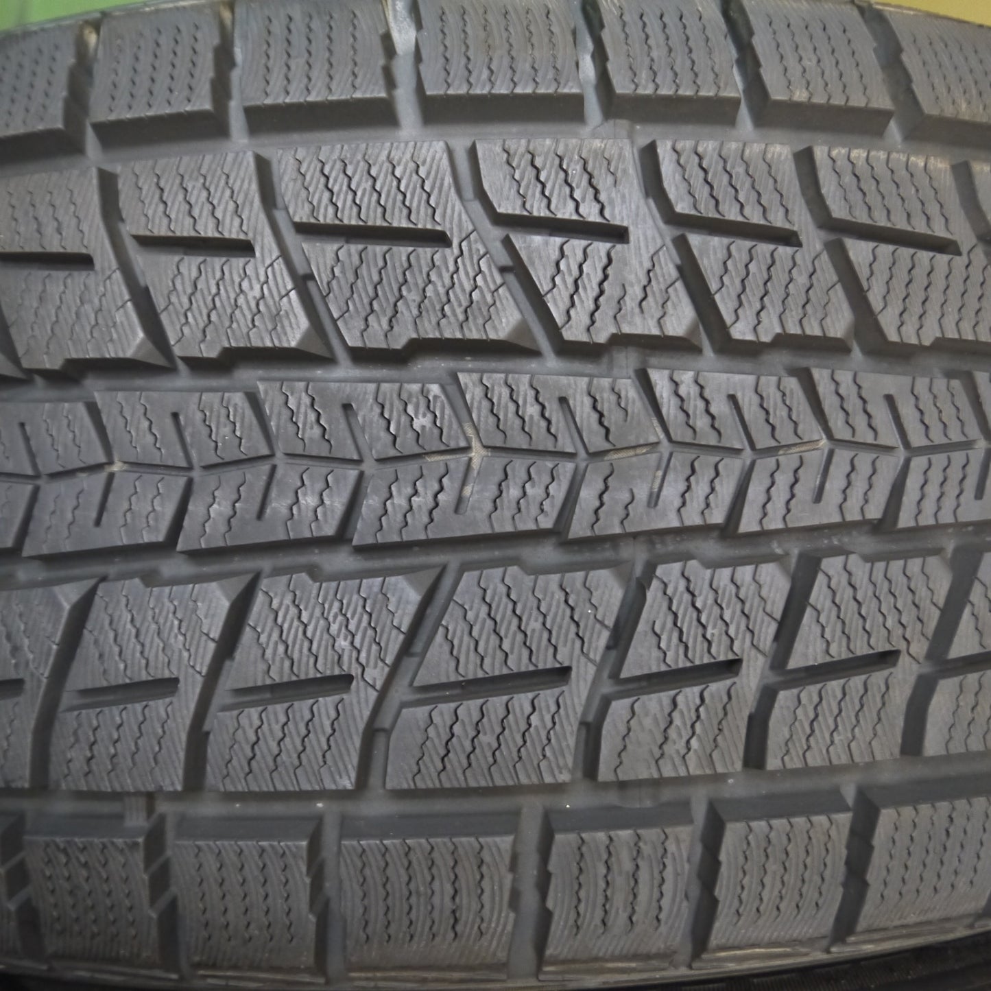 *送料無料* 超バリ溝！9.5分以上★スタッドレス 285/50R20 ダンロップ ウインターマックス SJ8 タイヤ 20インチ ランクル 200 レクサス LX 等★4061105Hスタ