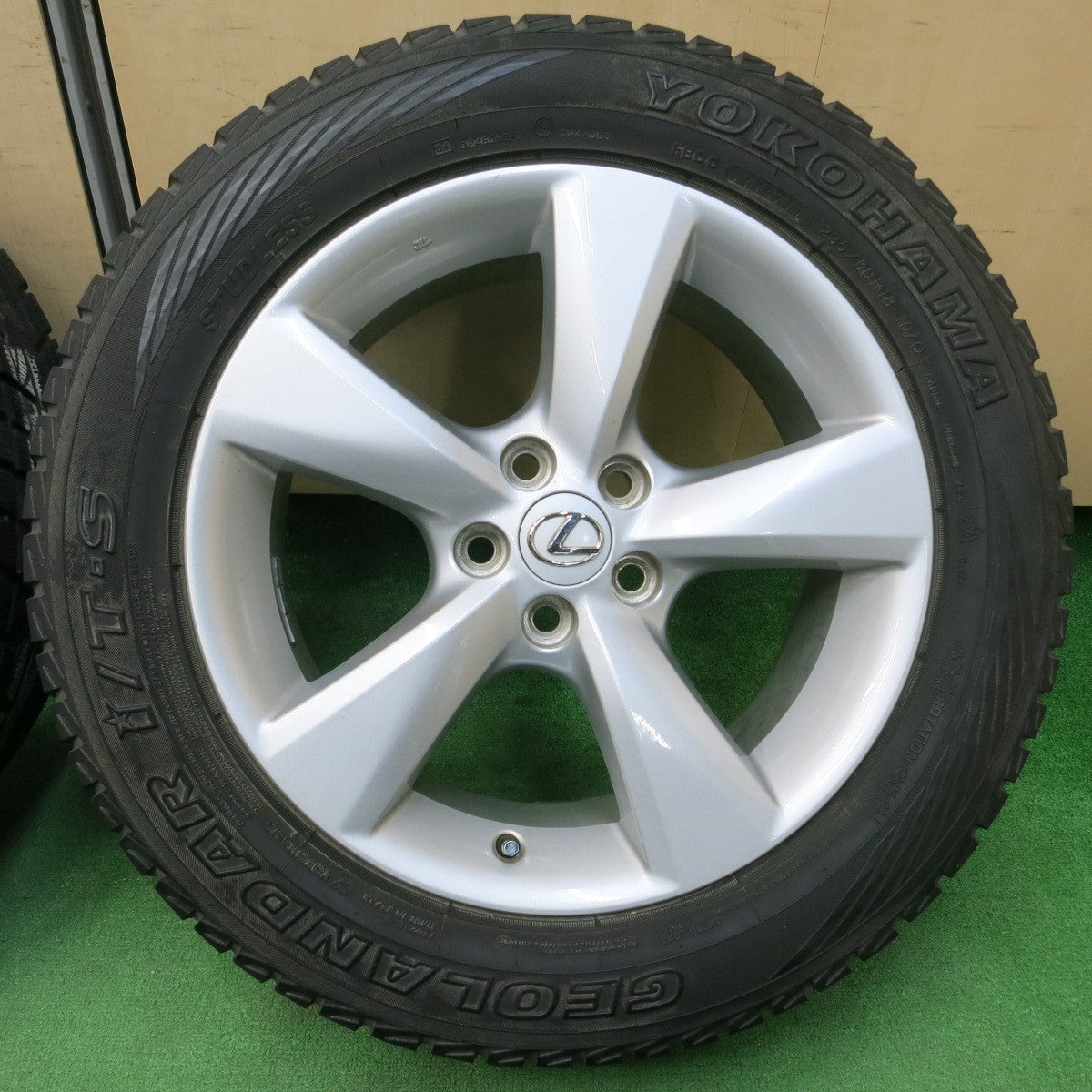 *送料無料* キレイ★レクサス RX450h 純正 235/60R18 スタッドレス ヨコハマ ジオランダー i/T-S 18インチ PCD114.3/5H★4040901イス