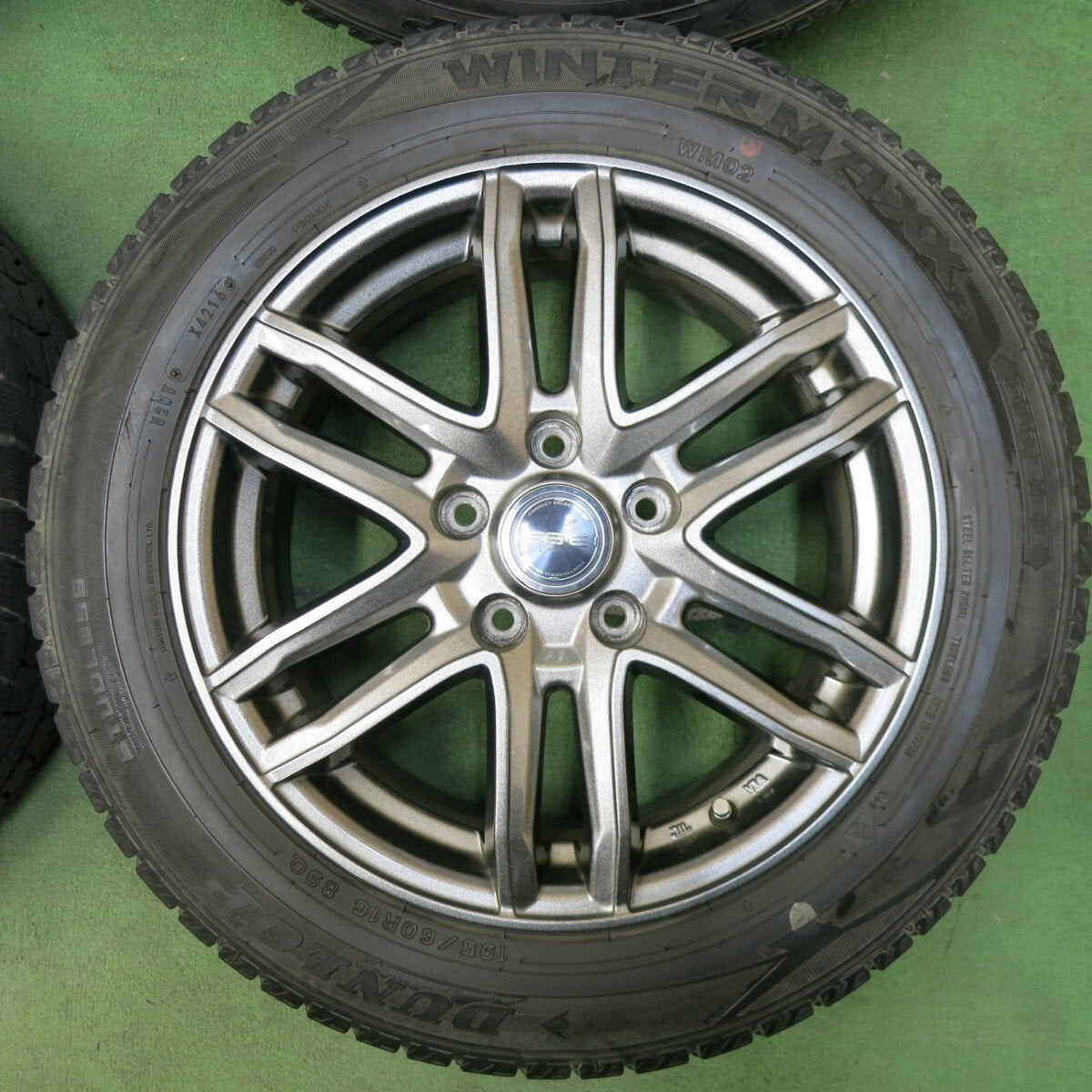 キレイ★スタッドレス 195/60R16 ダンロップ ウインターマックス WM02 SG-E 16インチ PCD114.3/5H★5013002SYス