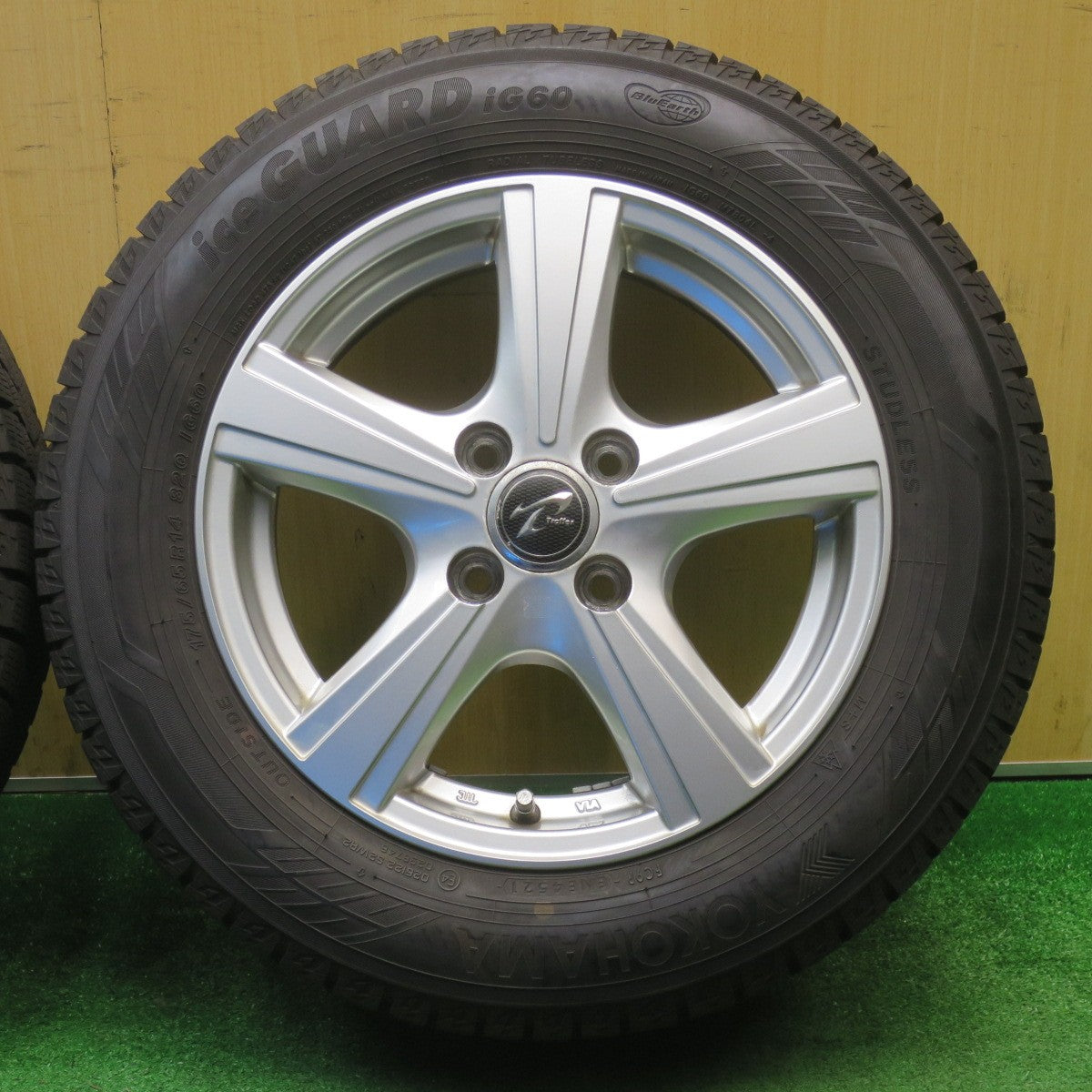 バリ溝！21年！9.5分★スタッドレス 175/65R14 ヨコハマ アイスガード iG60 Treffer トレファー 14インチ PCD100/4H★5120404NJス