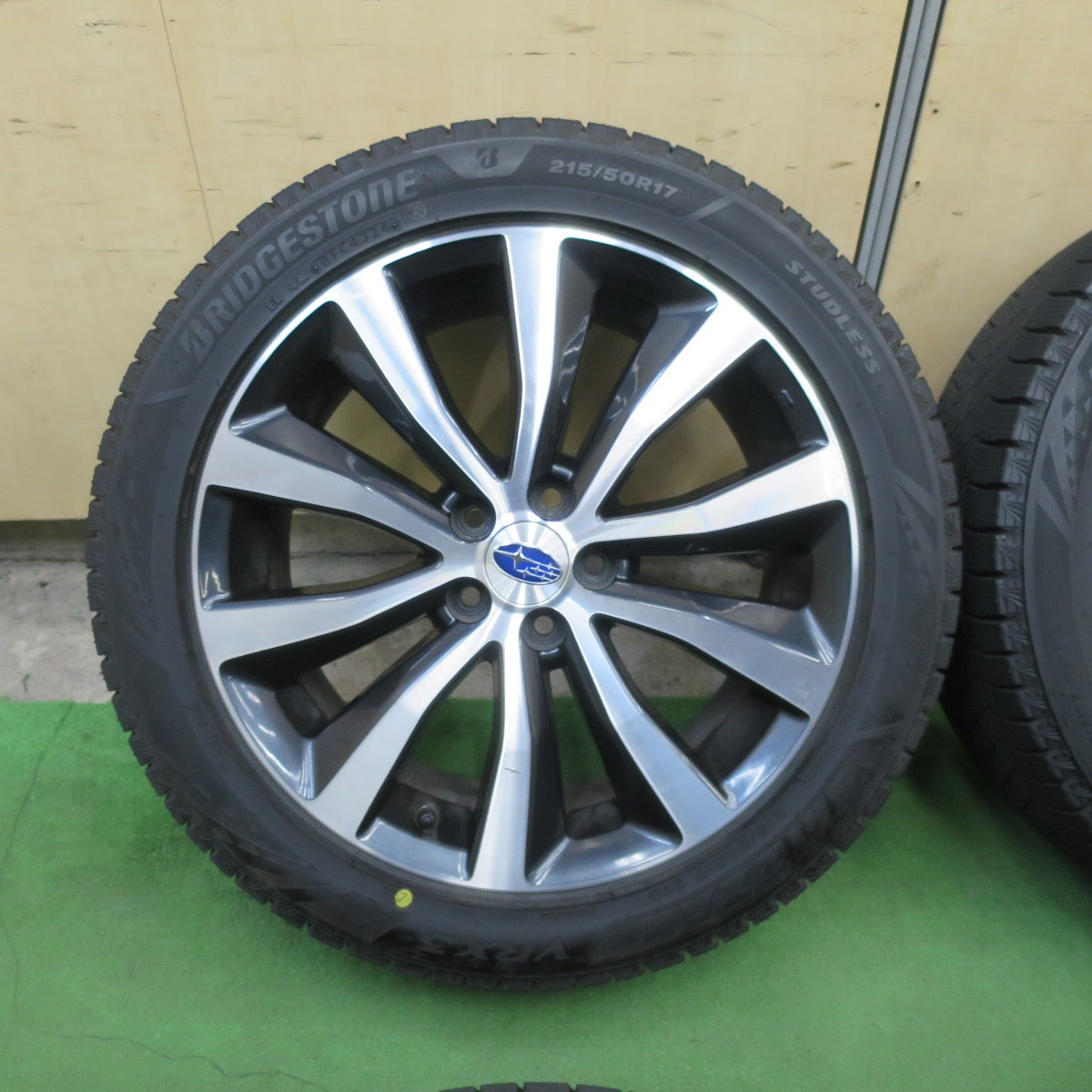 バリ溝！24年！9.5分★スバル エクシーガ クロスオーバー7 純正 215/50R17 スタッドレス ブリヂストン ブリザック VRX3 17インチ PCD100/5H★6021808TTス
