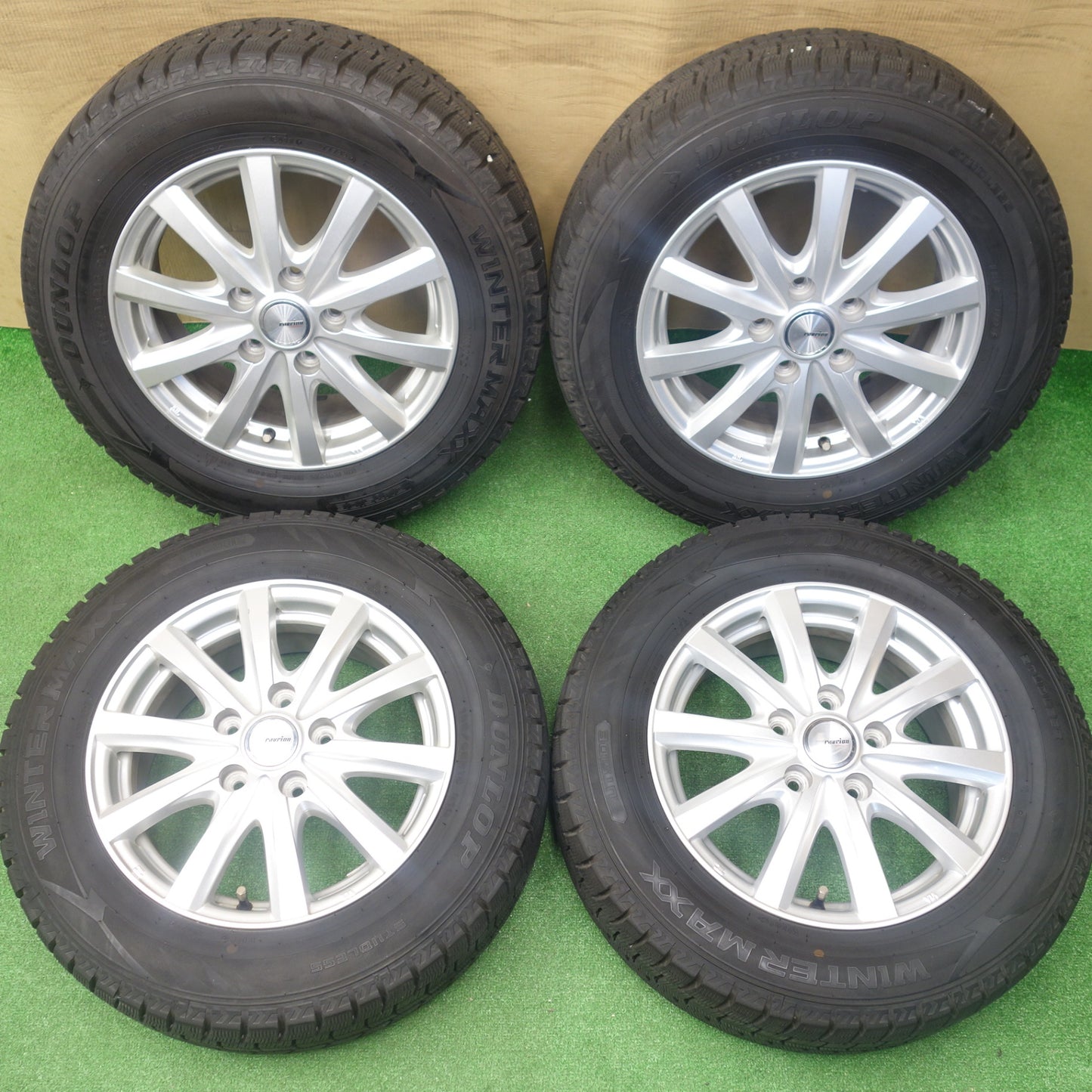 バリ溝！22年！キレイ！9.5分★スタッドレス 195/65R15 ダンロップ ウインターマックス WM02 ravrion RS01 ラブリオン 15インチ PCD114.3/5H★6012903KTス
