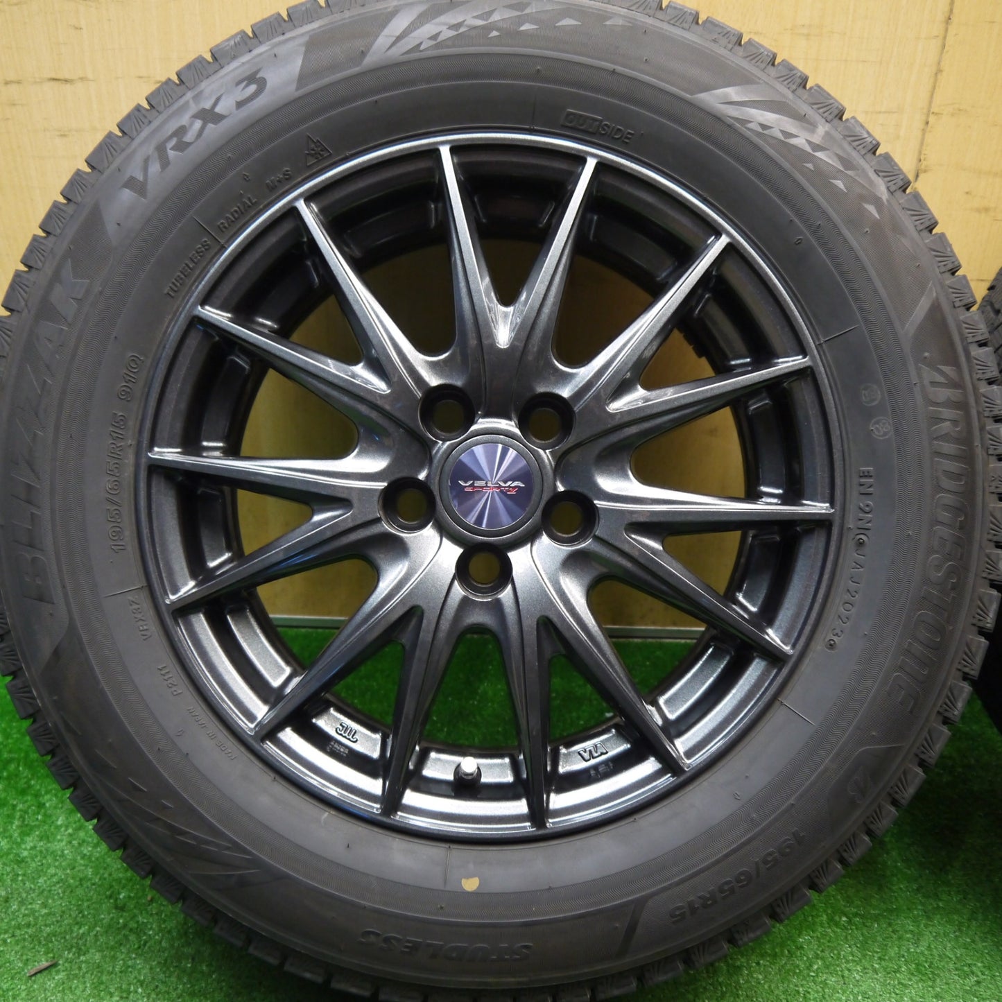 バリ溝！23年！キレイ！9.5分★プリウス 等 195/65R15 スタッドレス ブリヂストン ブリザック VRX3 VELVA SPORTZ ヴェルヴァ 15インチ PCD100/5H★5111803Hス
