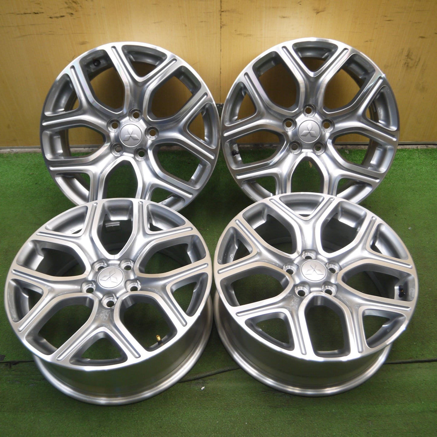 *送料無料* 新車外し★三菱 アウトランダー PHEV 純正 ホイール 18インチ 18×7J PCD114.3/5H★4051010Hホ
