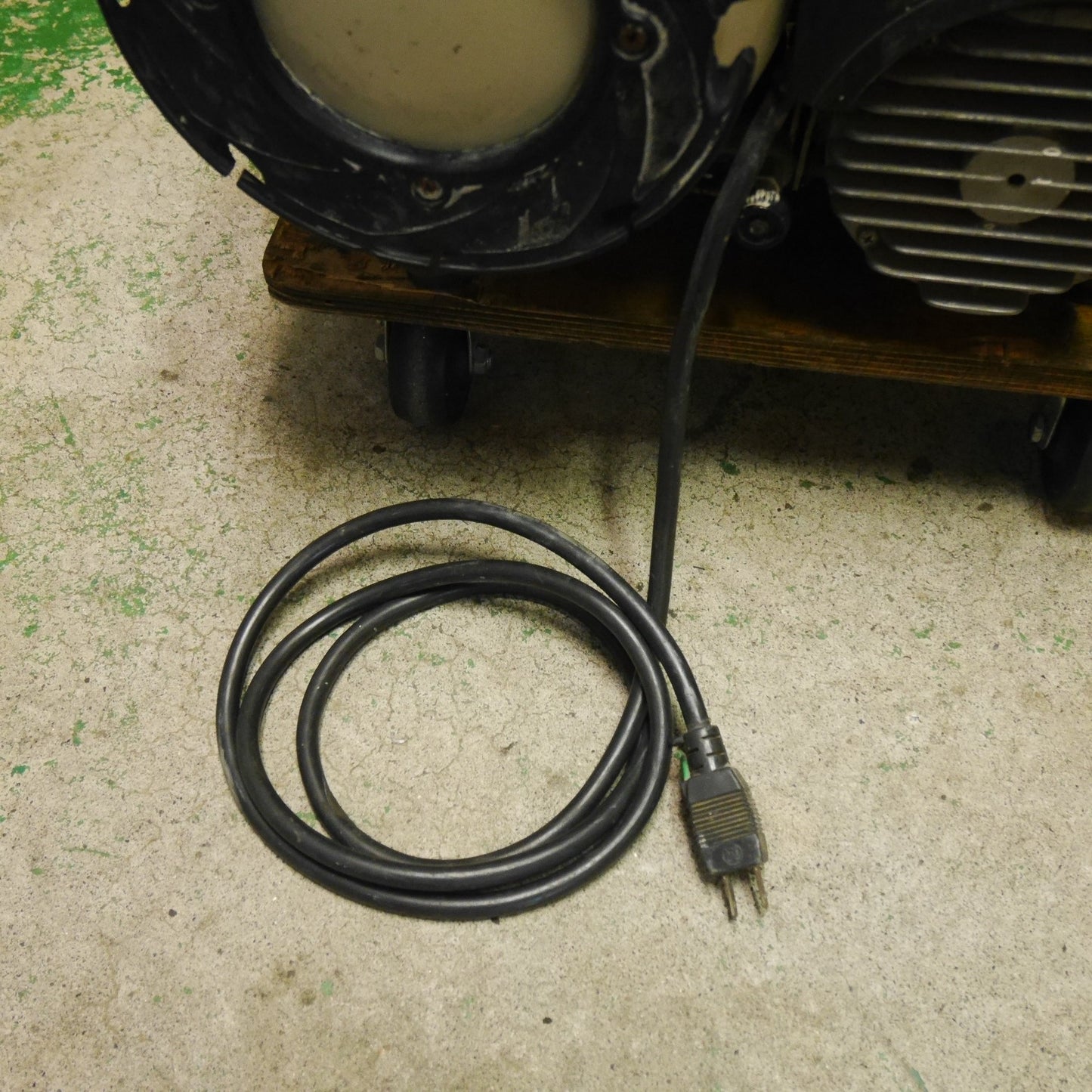 [送料無料] ☆マキタ エア コンプレッサー AC6501 60Hz エアー ツール 工具 makita☆