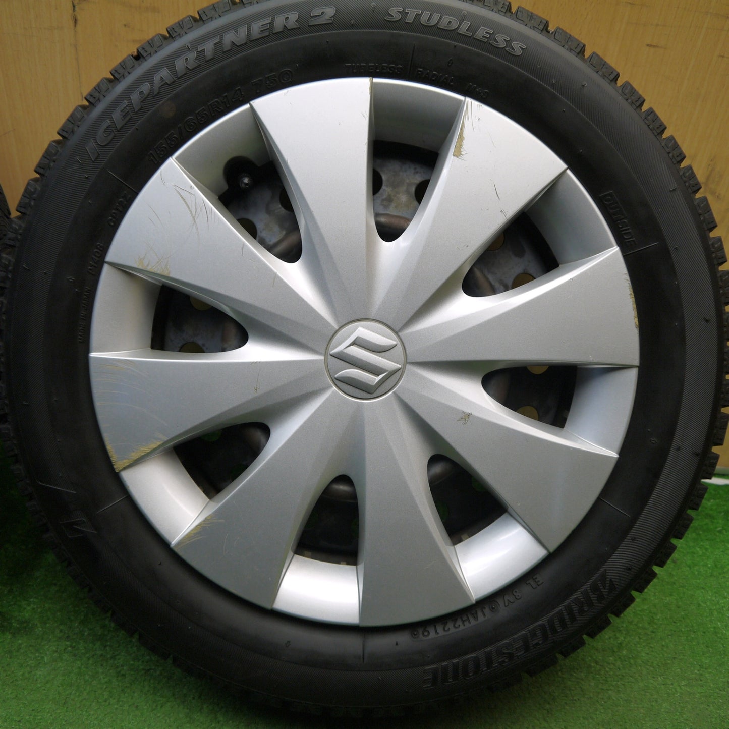 [送料無料] バリ溝！8.5分★スズキ スペーシア 純正 スチール 155/65R14 スタッドレス ブリヂストン アイスパートナー2 14インチ PCD100/4H★5031201Hス