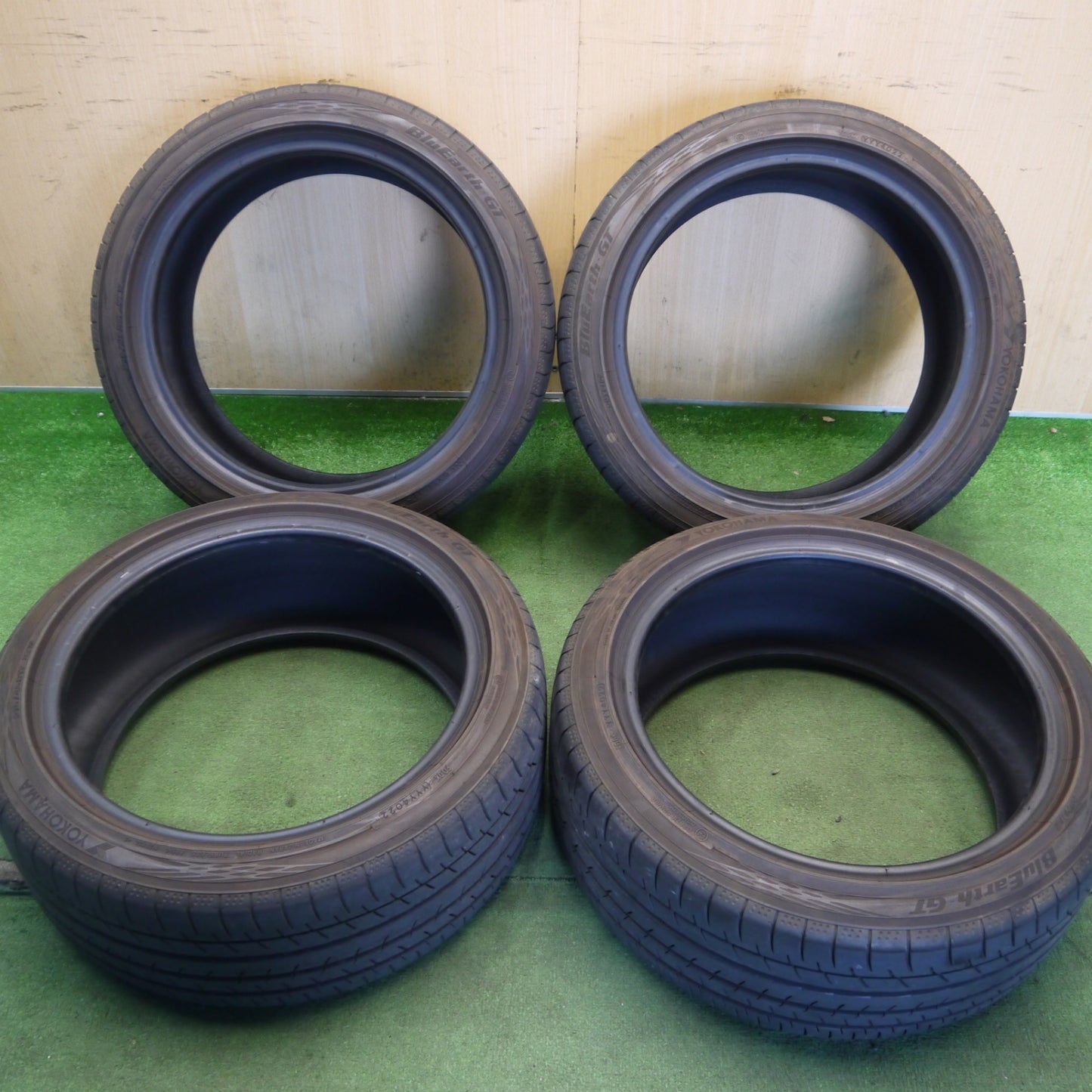 バリ溝！22年！9.5分★215/45R17 ヨコハマ BluEarth-GT AE51 タイヤ ブルーアース プリウス ヴィッツ BRZ 86 カローラ 等★6061504Hノタ