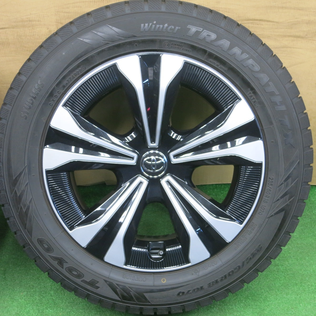バリ溝！22年！キレイ！ほぼ10分★トヨタ BZ4X 純正 235/60R18 スタッドレス トーヨー ウインター トランパス TX 18インチ PCD114.3/5H★6021106NKス