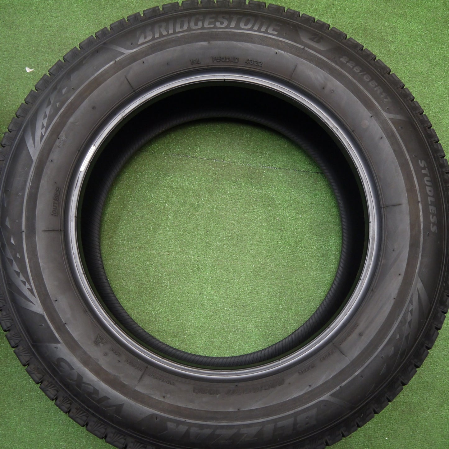 バリ溝！22年！9.5分★スタッドレス 225/65R17 ブリヂストン ブリザック VRX3 タイヤ 17インチ 40系 アルファード ヴェルファイア 等★5121206Hスタ