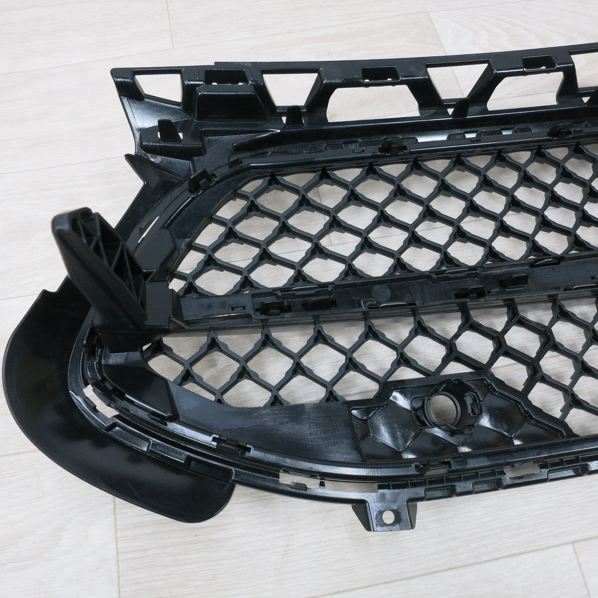 [送料無料] ◆メルセデス ベンツ Aクラス W177 V177 純正 フロントグリル ラジエーターグリル A1778888300 A17788885401 エンブレムなし◆