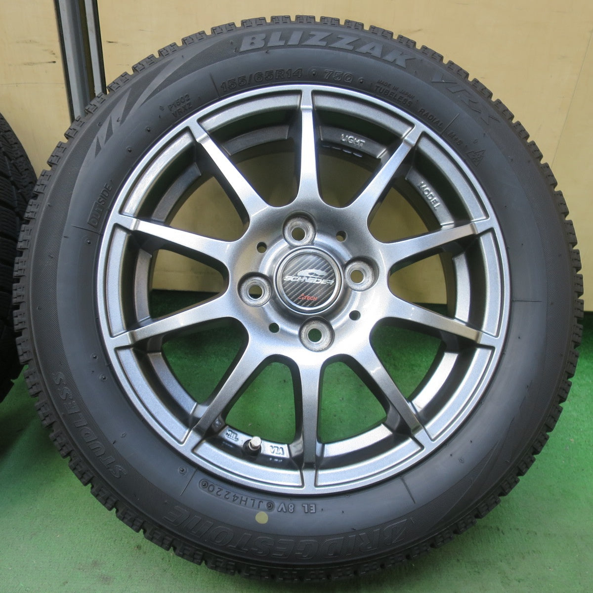 キレイ◎スタッドレス 155/65R14 ブリヂストン ブリザック VRX SCHNEIDER ATECH シュナイダー 14インチ PCD100/4H◎6093005イス