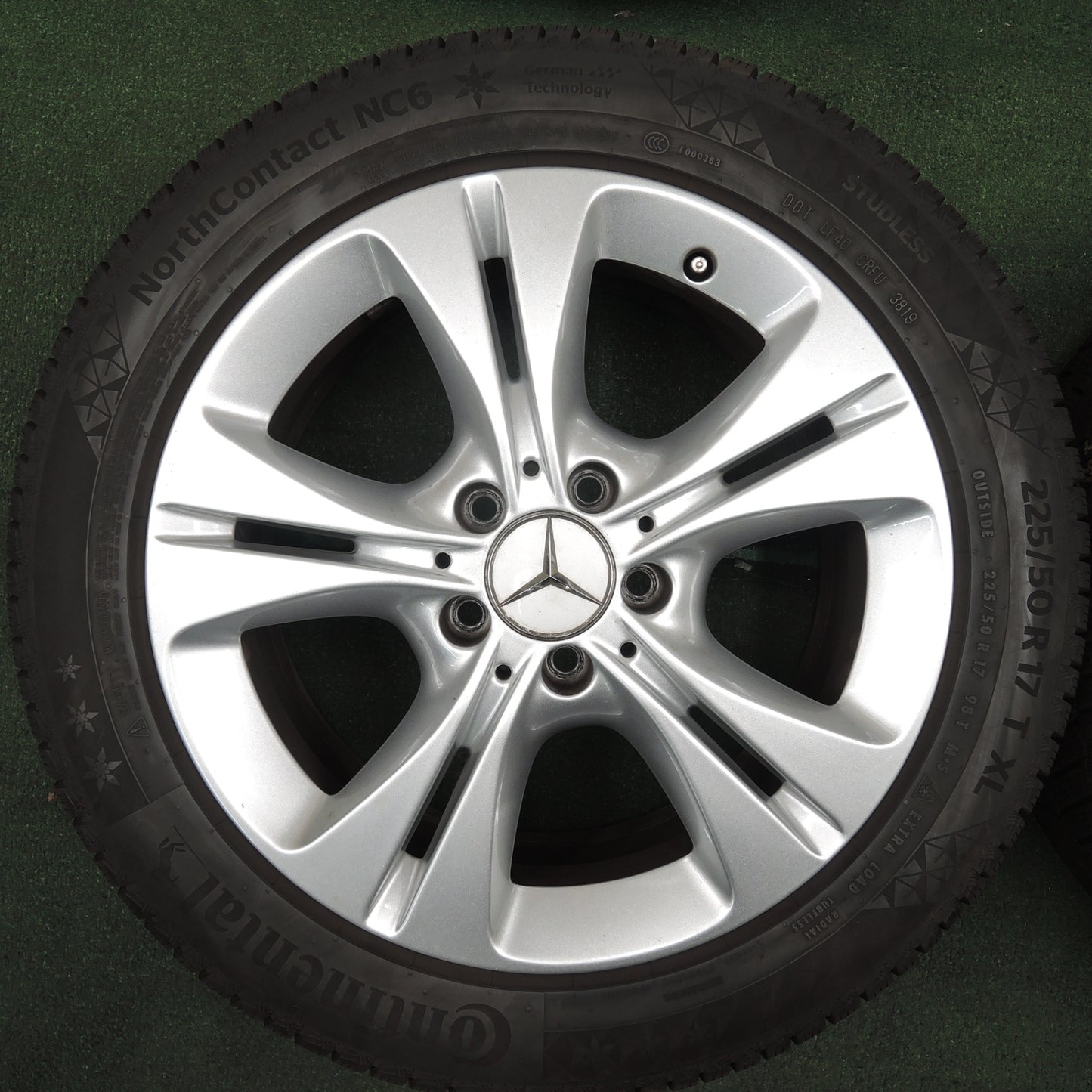 *送料無料* バリ溝！キレイ！9分★ベンツ Cクラス W205 純正 225/50R17 スタッドレス コンチネンタル ノースコンタクト NC6 17インチ PCD112/5H★4031910TNス