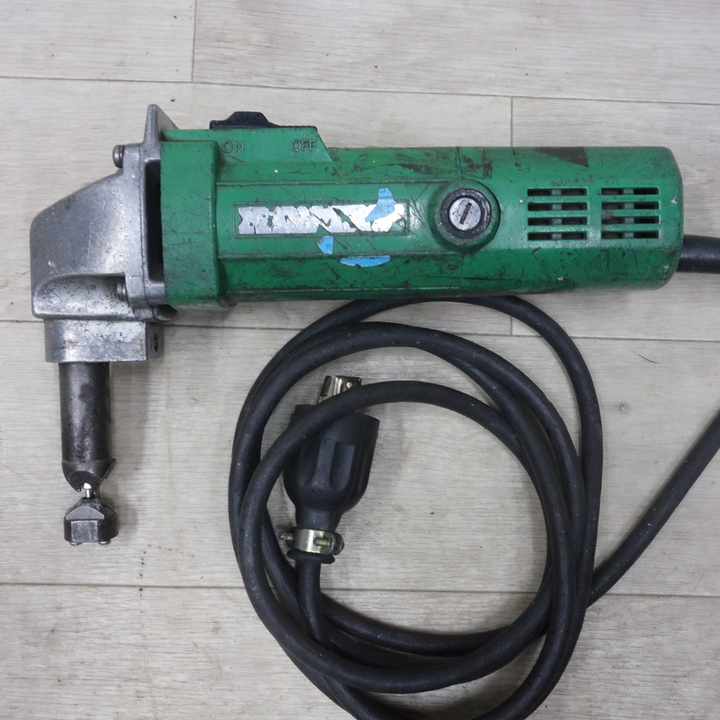 [送料無料] 2台セット！まとめ売り◆日立 1.6mm 折板 ニブラ CN16 電動 工具 切断機 コード式 100V HITACHI◆