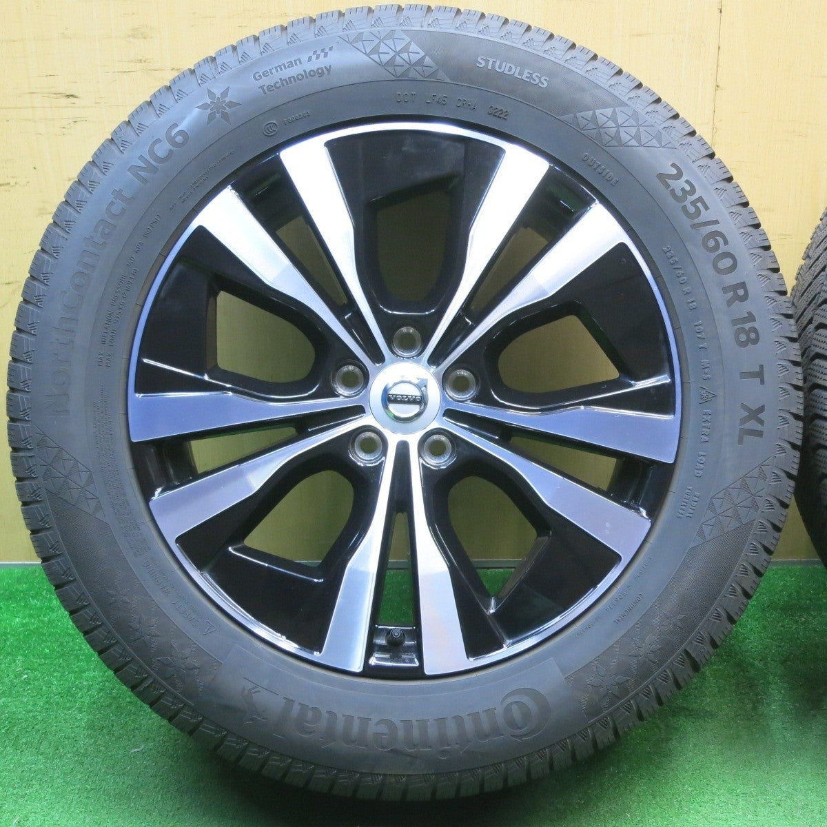 バリ溝！22年！キレイ！9分★ボルボ XC60 純正 235/60R18 スタッドレス コンチネンタル ノースコンタクト NC6 18インチ PCD108/5H★5032102NJス