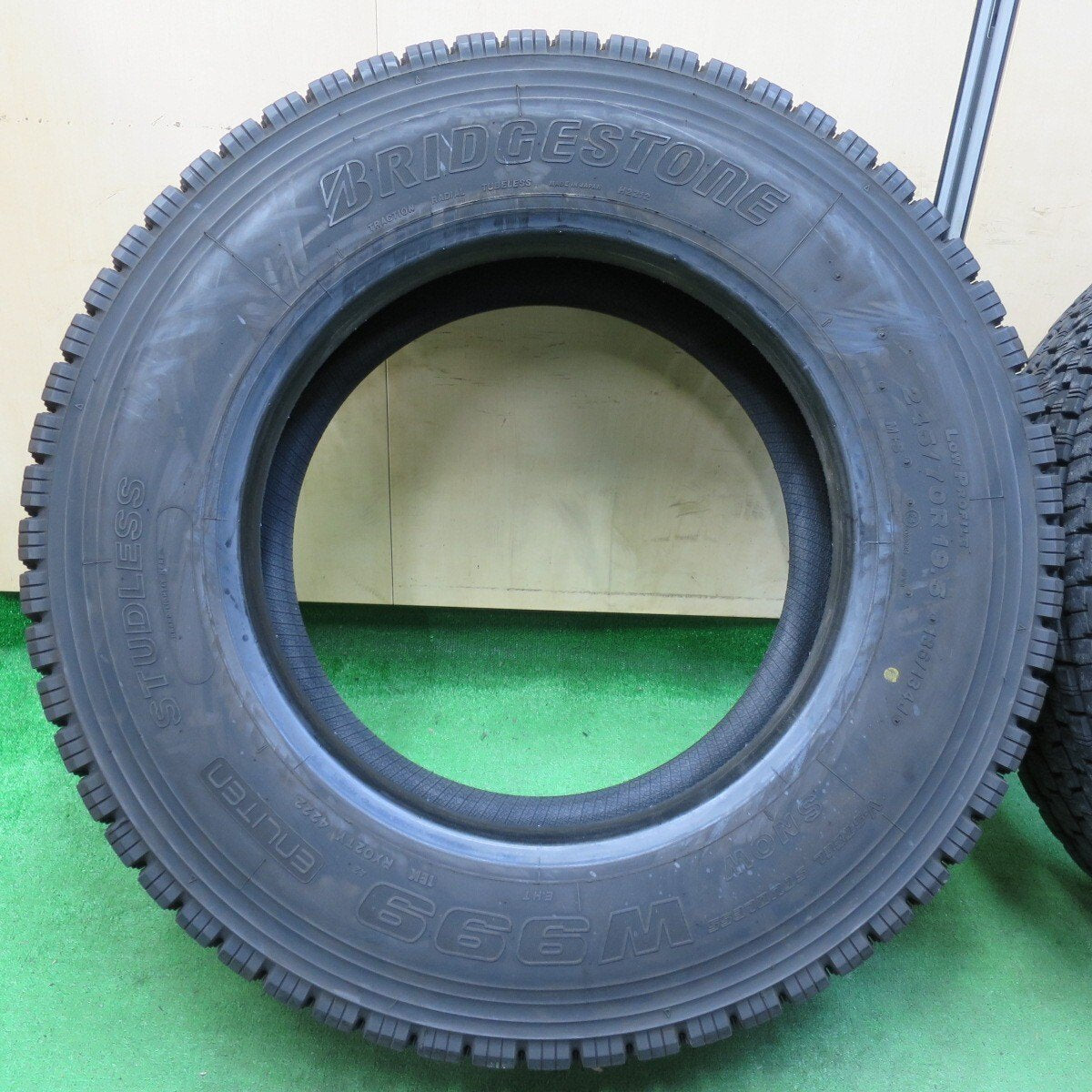 バリ溝！22年！9.5分★トラック タイヤ 245/70R19.5 136/134J スタッドレス ブリヂストン W999 19.5インチ★4061712イスタ