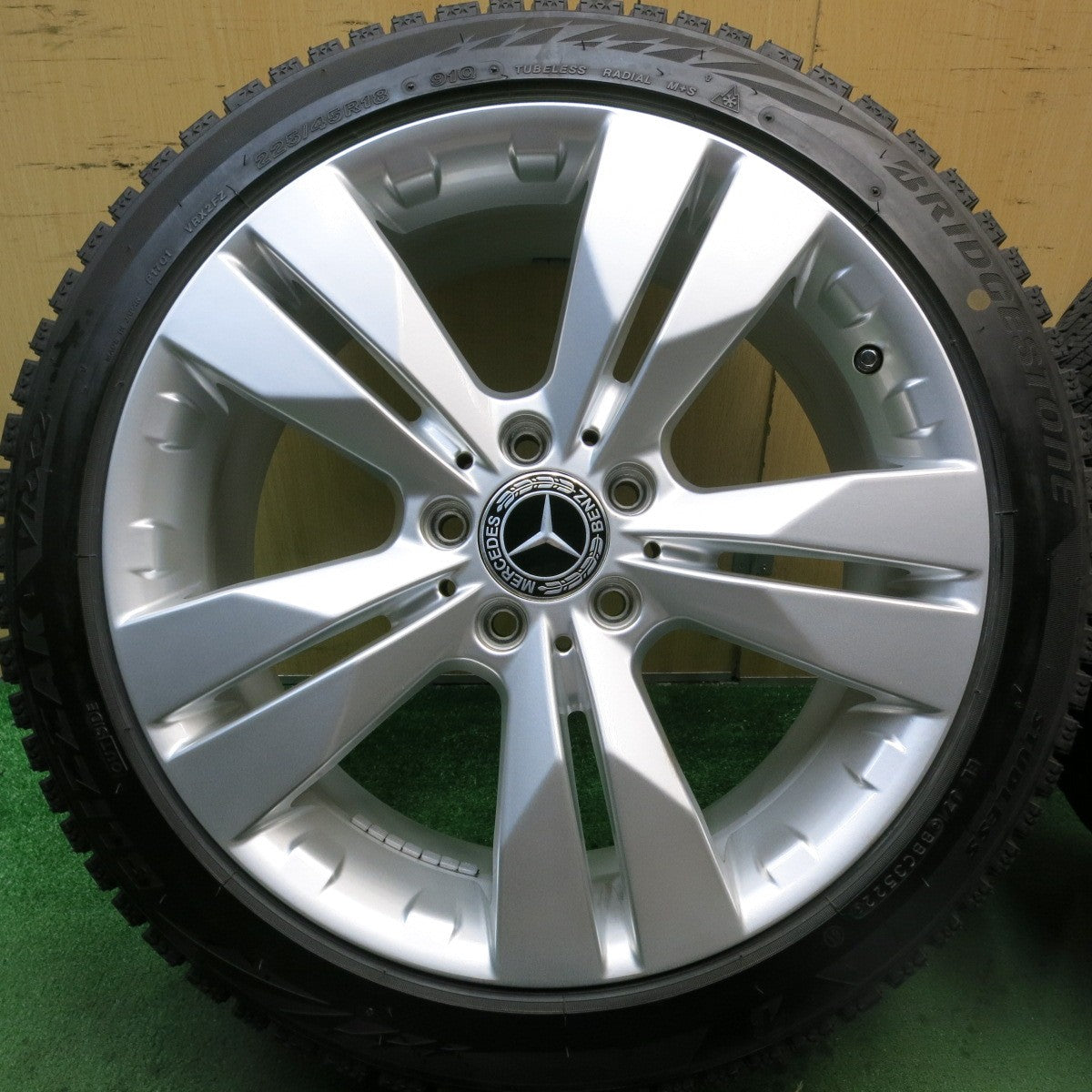 バリ溝！22年！キレイ！9.5分★ベンツ 等 225/45R18 スタッドレス ブリヂストン ブリザック VRX2 社外 アルミ 18インチ PCD112/5H★5080308HAス