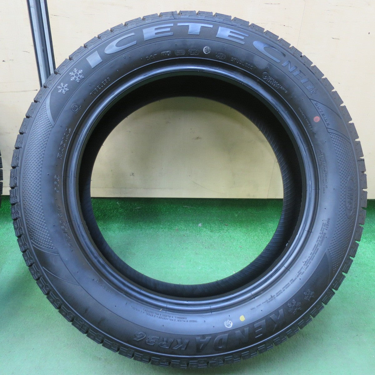 バリ溝！24年！ほぼ10分★スタッドレス 215/60R17 ケンダ KR36 アイステック ネオ タイヤ 17インチ アルファード ヴェルファイア C-HR 等★5111414イスタ