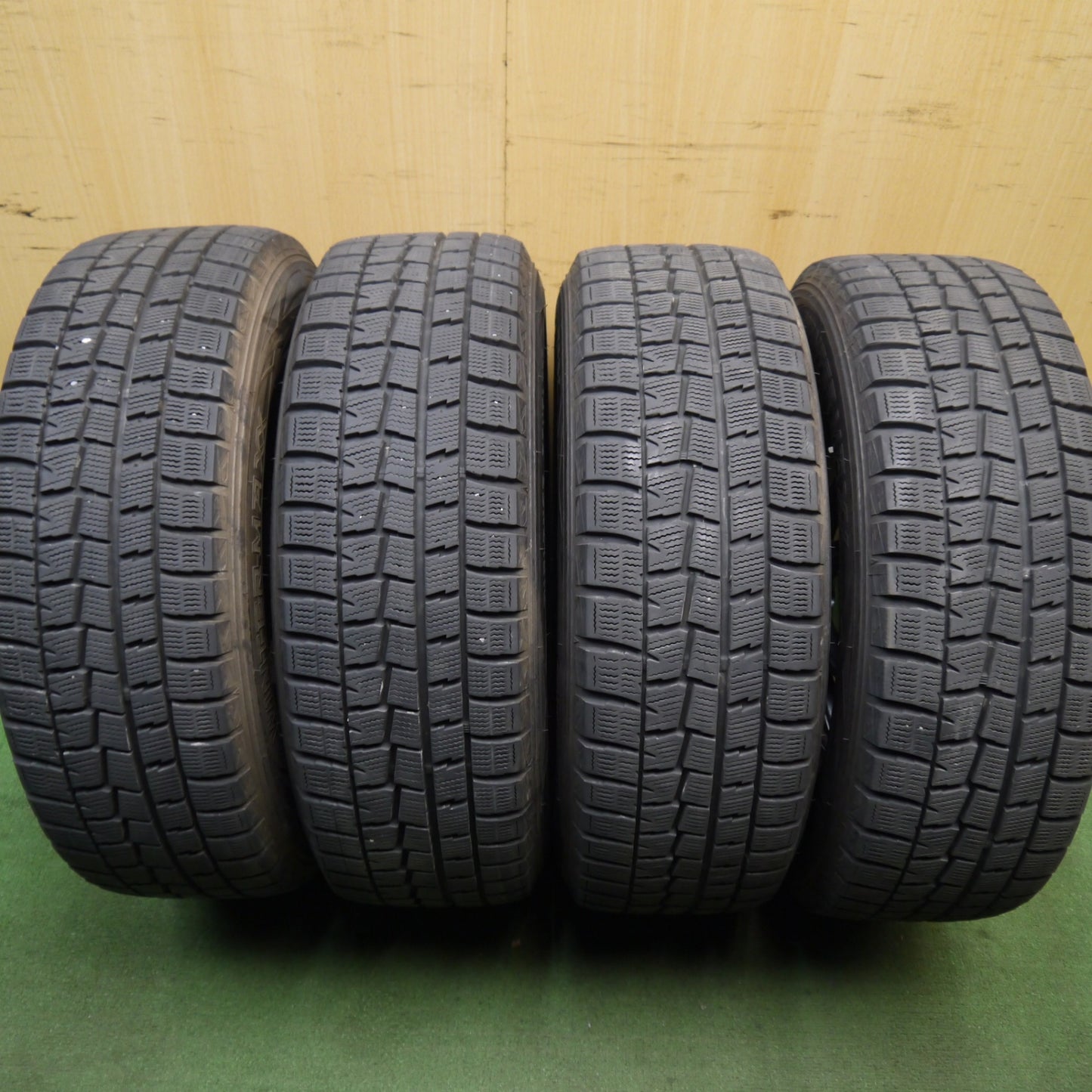 バリ溝！キレイ！9分★プリウス 等 195/65R15 スタッドレス ダンロップ ウインターマックス WM01 VELVA KEVIN ヴェルヴァ ケヴィン 15インチ PCD100/5H★5100105Hス