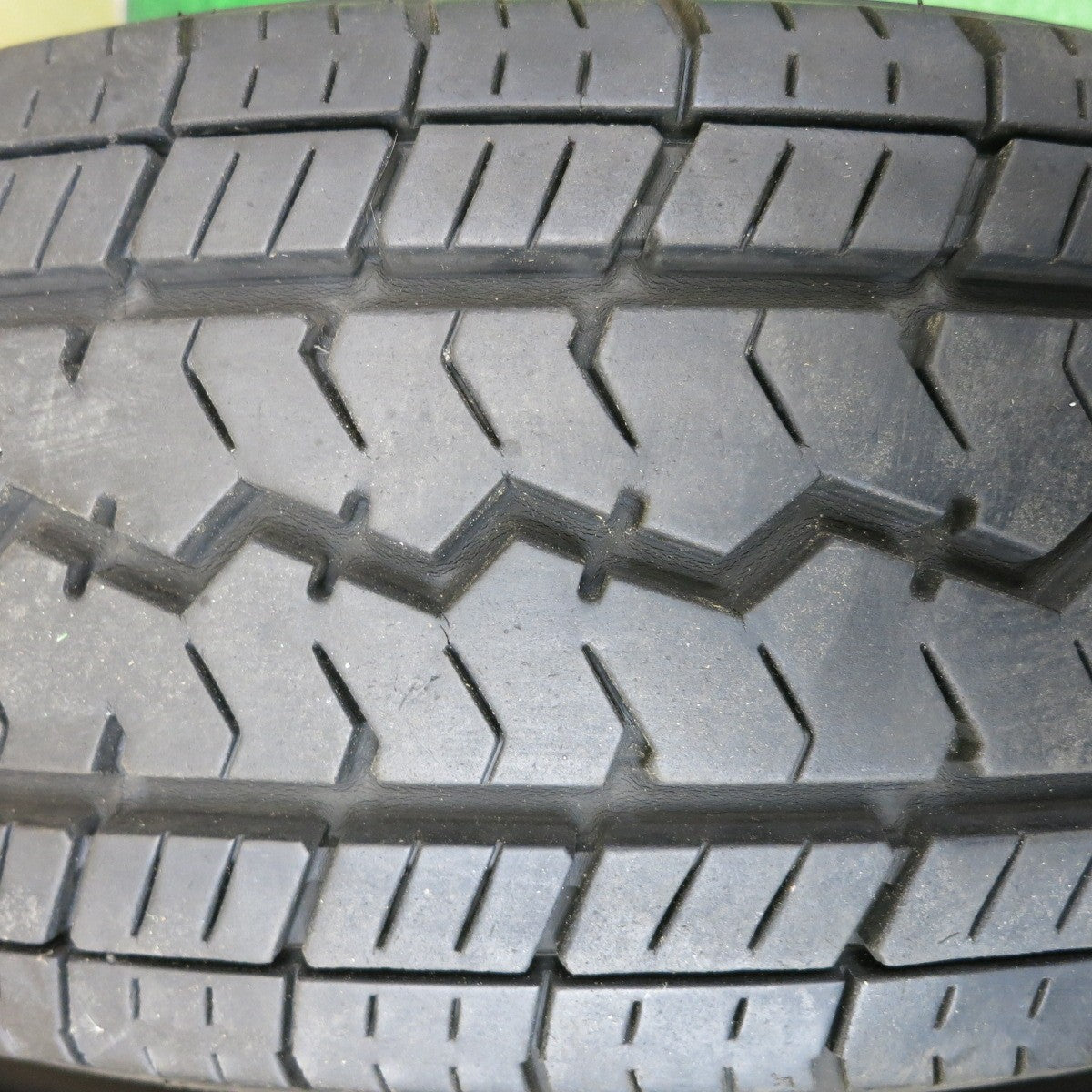 バリ溝！9.5分★トヨタ 200系 ハイエース 純正 OP 195/80R15 107/105L トーヨー V-02e 15インチ PCD139.7/6H★5052304HAノ