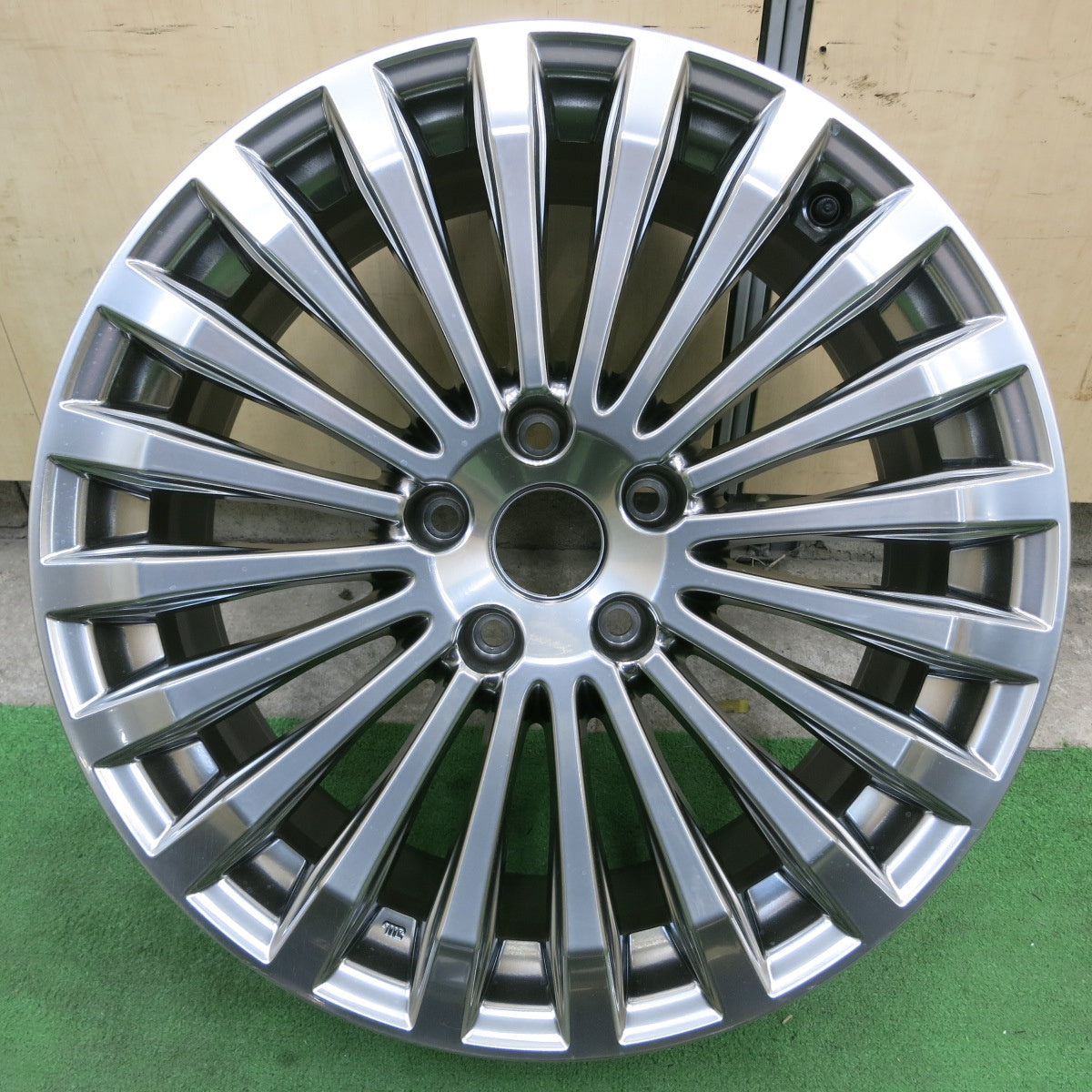 新車外し！1本★トヨタ クラウン セダン 純正 ホイール 19インチ 19×8J PCD120/5H★5042904ナホ