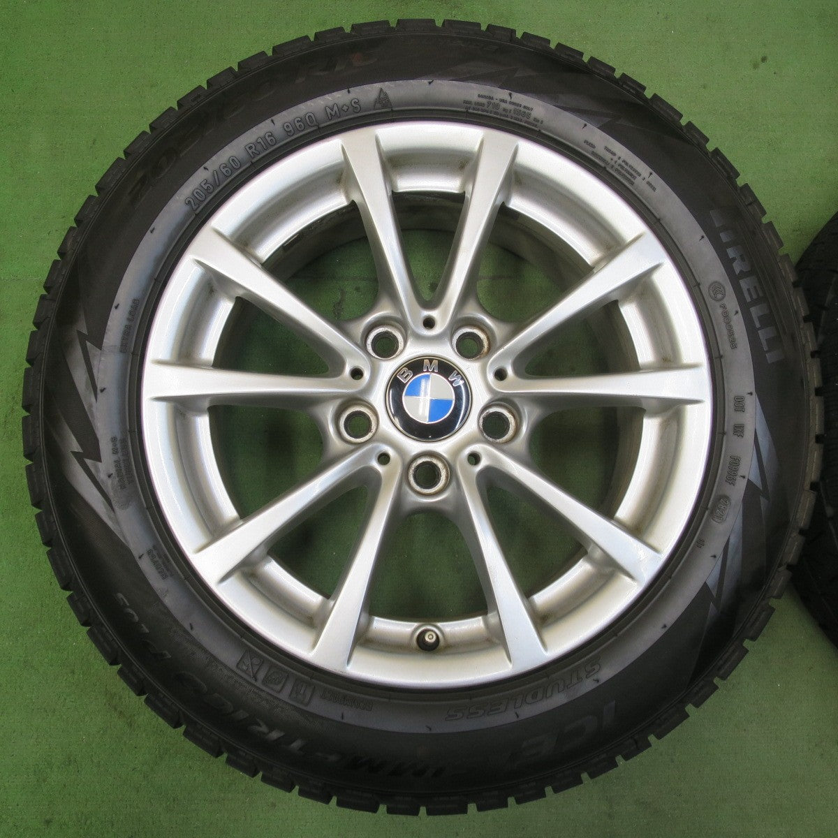 4本価格！21年★BMW 3シリーズ F30 F31 純正 205/60R16 スタッドレス ピレリ アイスアシンメトリコ プラス 16インチ PCD120/5H★5120402イス
