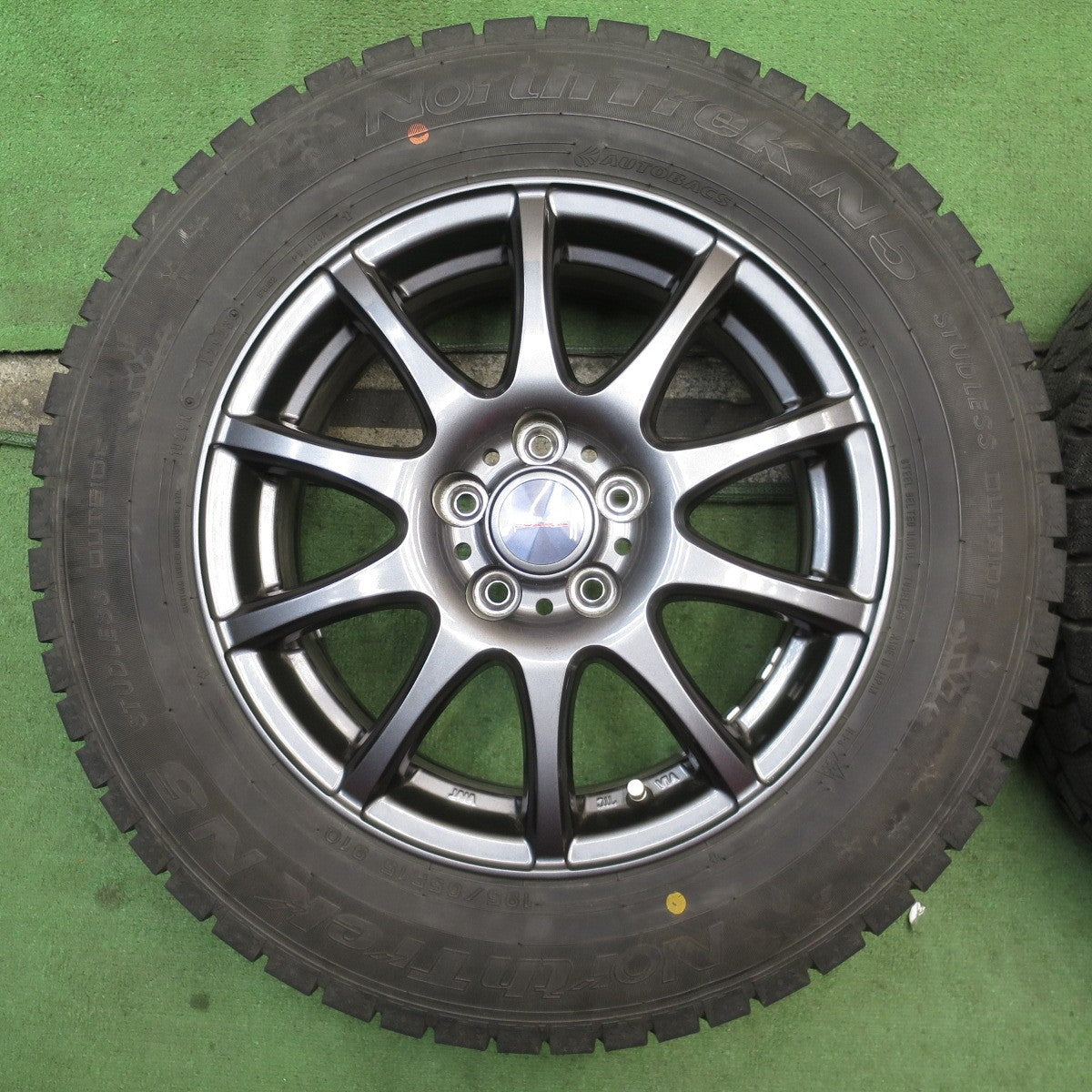 バリ溝！23年！キレイ！9.5分◎プリウス 等 195/65R15 スタッドレス オートバックス ノーストレック N5 VELVA CHARGE ヴェルヴァ 15インチ PCD100/5H◎6090703NJス
