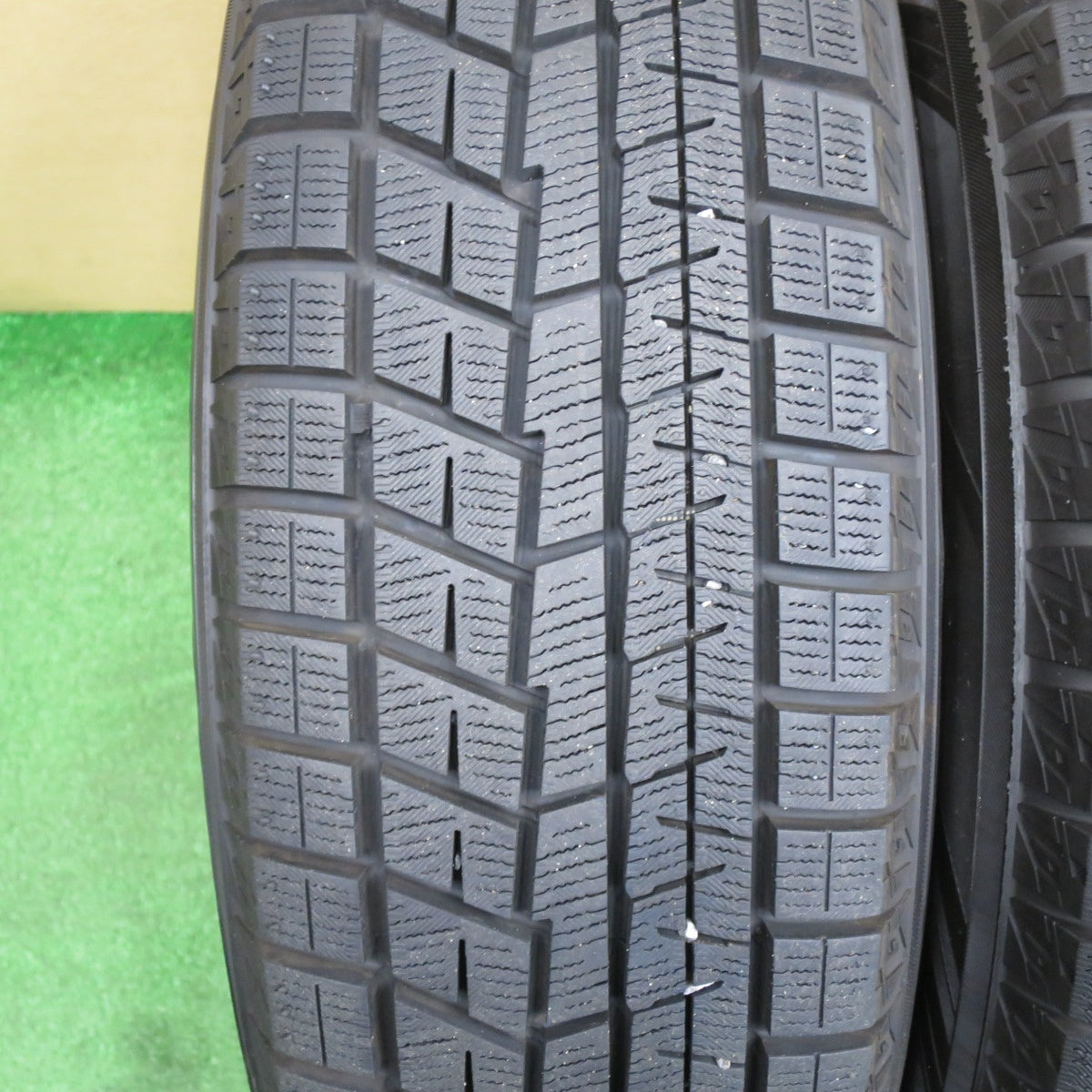 バリ溝！23年！キレイ！9.5分以上★スタッドレス 185/70R14 ヨコハマ アイスガード iG60 Exceeder エクシーダー 14インチ PCD100/4H★6041205NKス