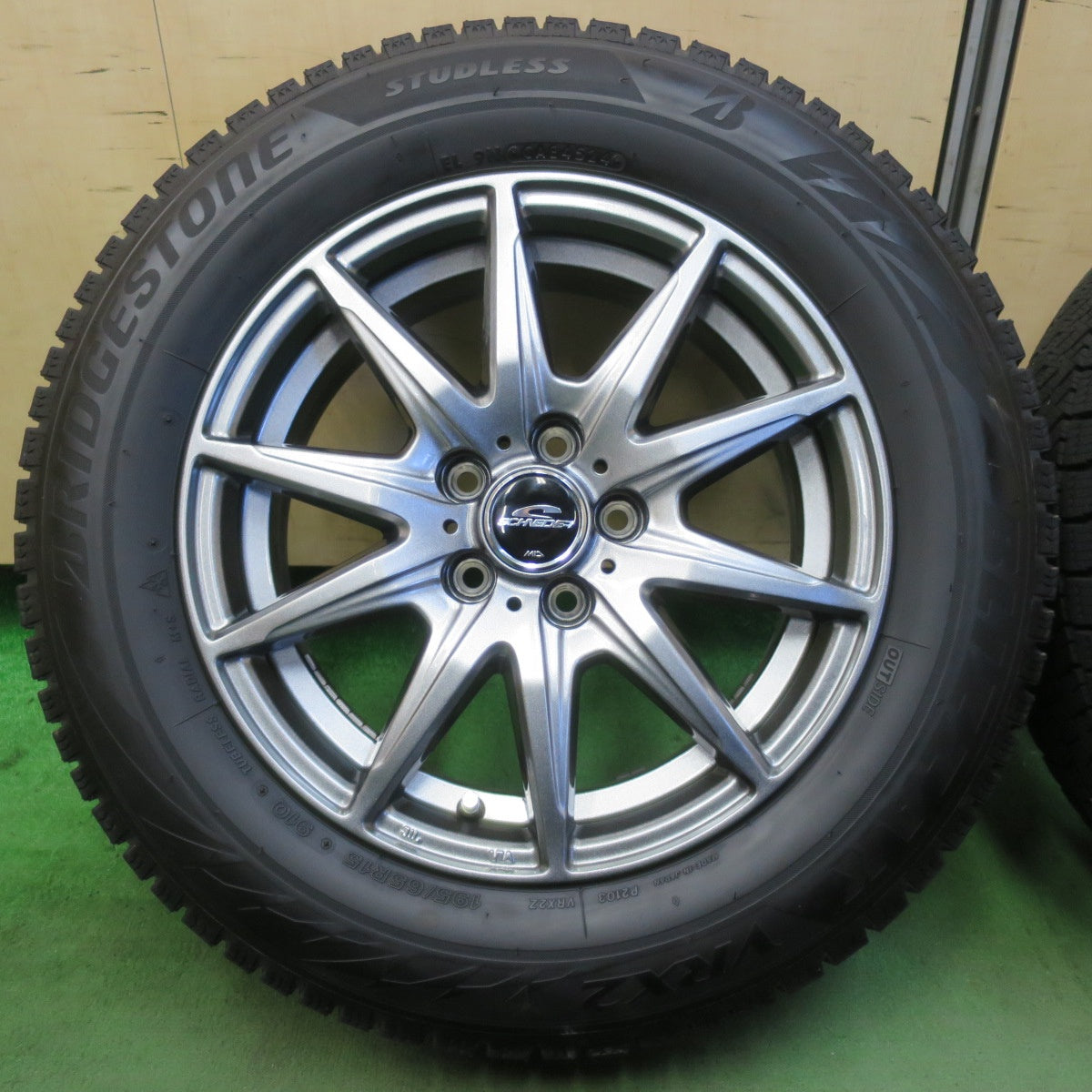 バリ溝！24年！キレイ！ほぼ10分★プリウス 等 195/65R15 スタッドレス ブリヂストン ブリザック VRX2 SCHNEIDER シュナイダー 15インチ PCD100/5H★5111506イス