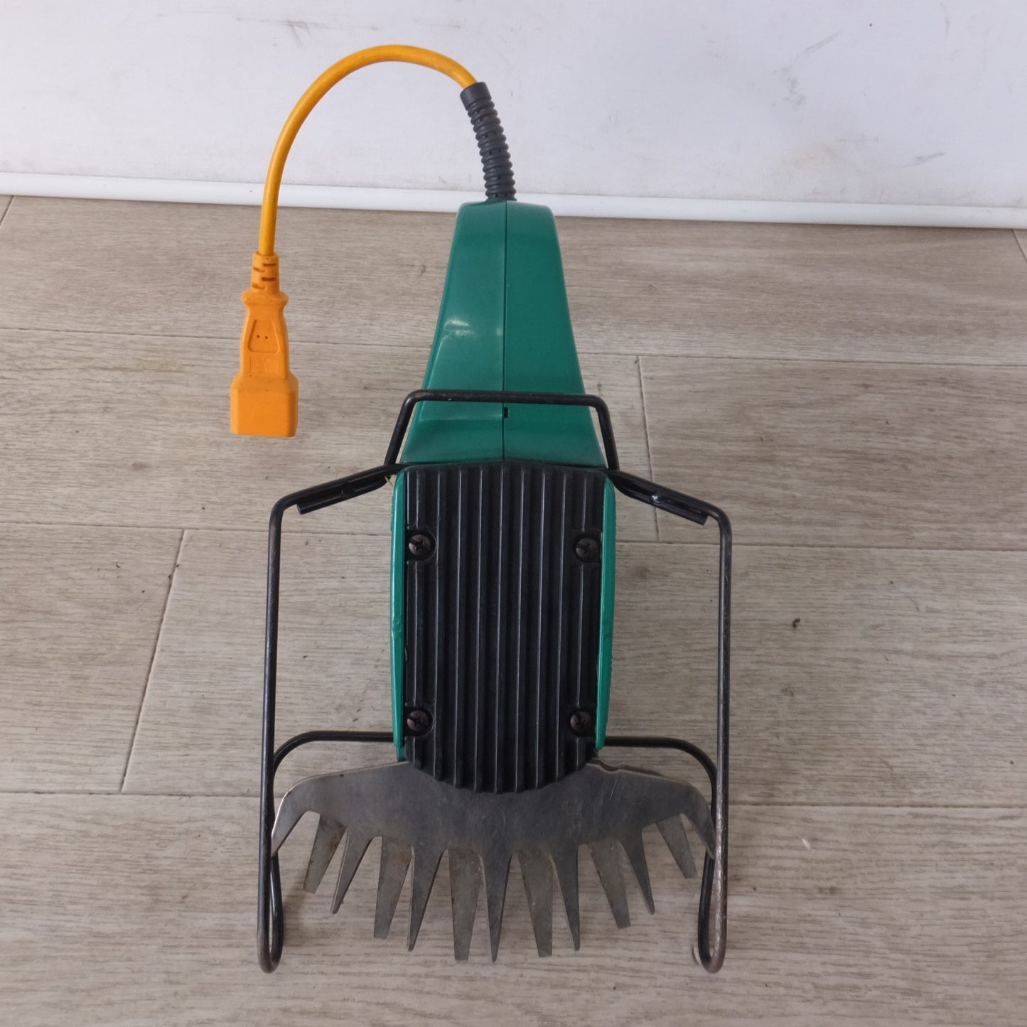 ★マキタ makita 160mm 芝生バリカン MUM162　100V 0.6A 50-60Hz 50W★