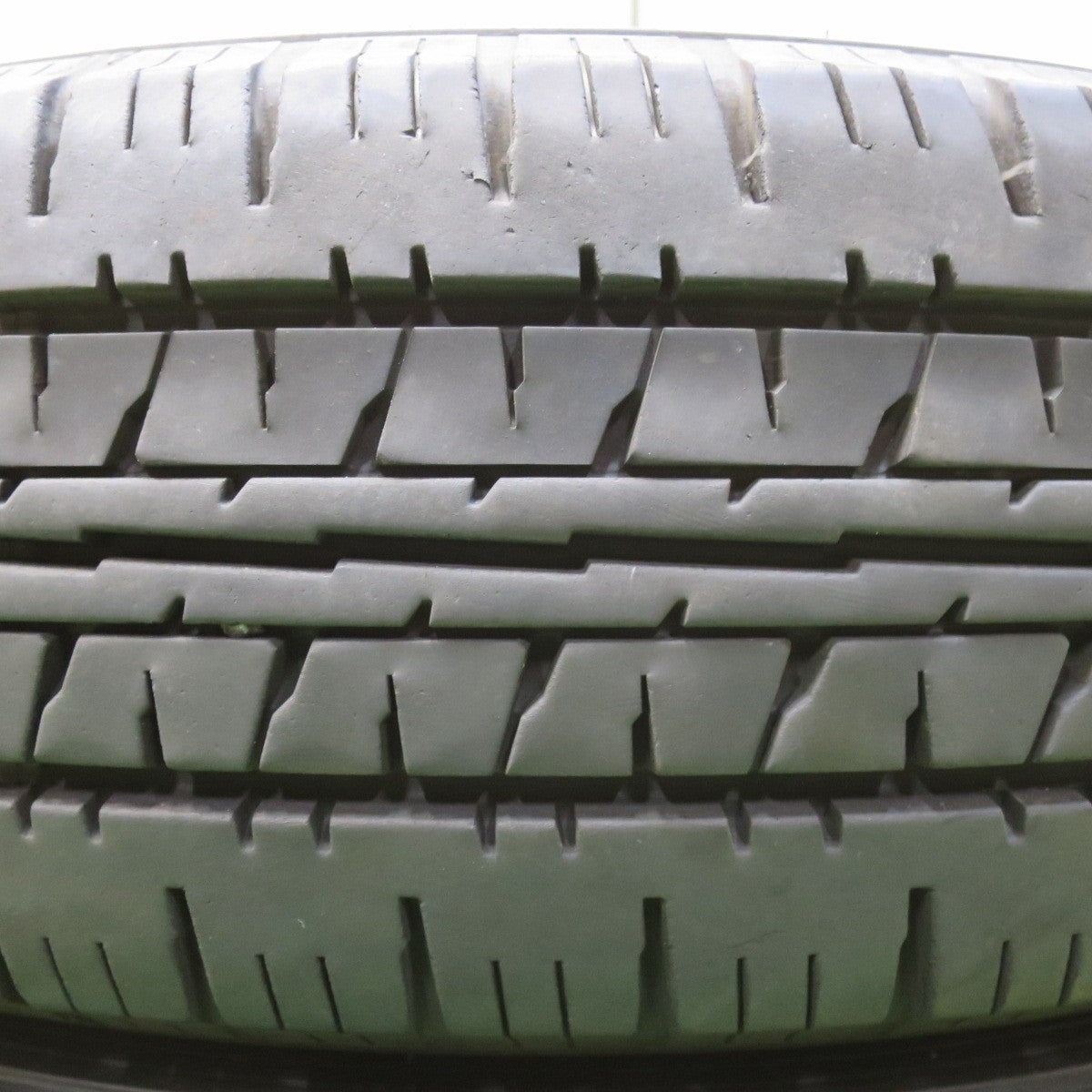 [送料無料] バリ溝！23年！9分★185/75R15 106/104L ダンロップ エナセーブ VAN01 タイヤ 15インチ バン 小型 トラック 等★4093003イノタ