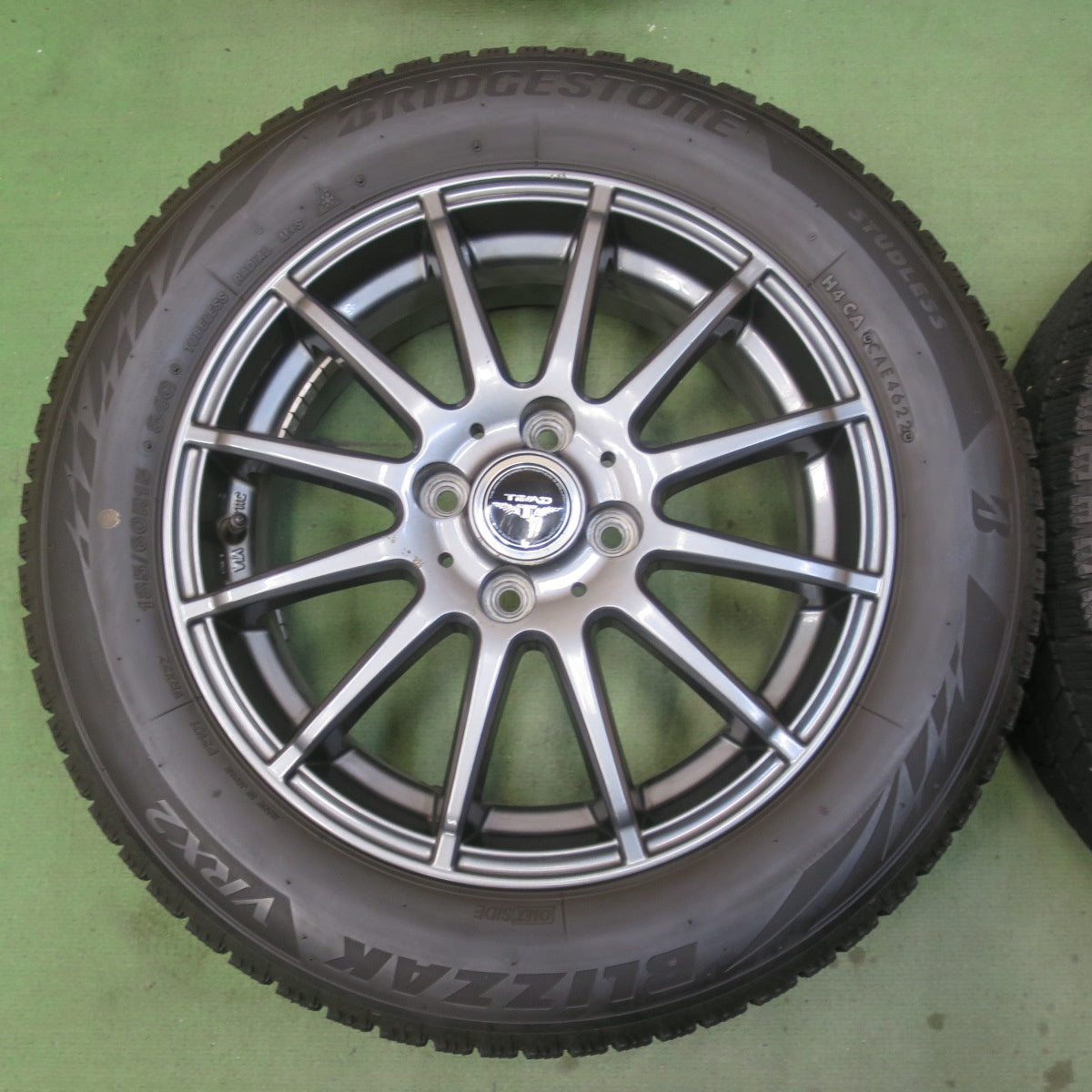 キレイ！22年◎スタッドレス 185/60R15 ブリヂストン ブリザック VRX2 TEAD テッド 15インチ PCD100/4H◎6090905イス